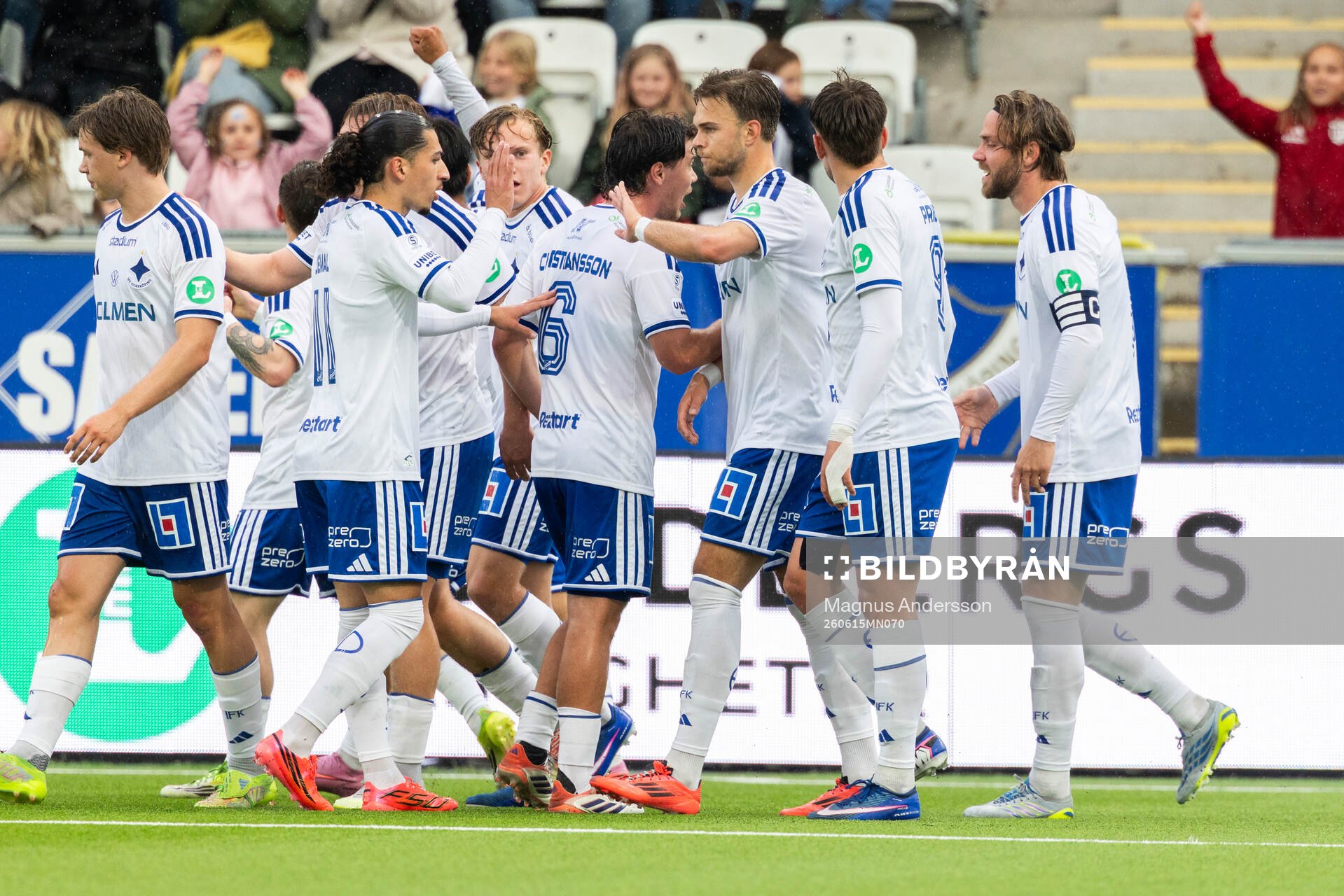 IFK Norrköpings Christoffer Nyman jublar med lagkamrater
