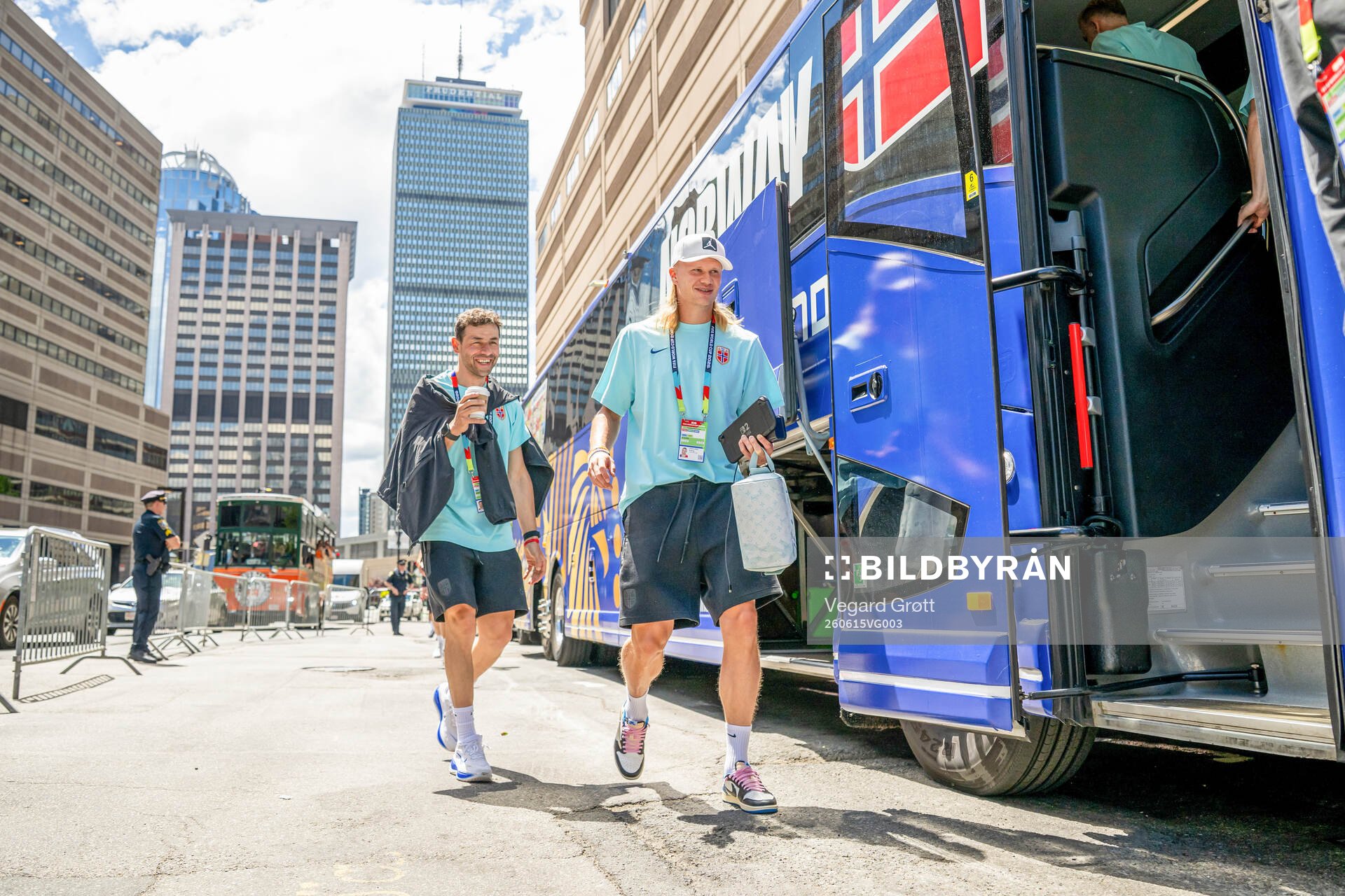 Physio Mario Pafundi and Erling Braut Haaland of the