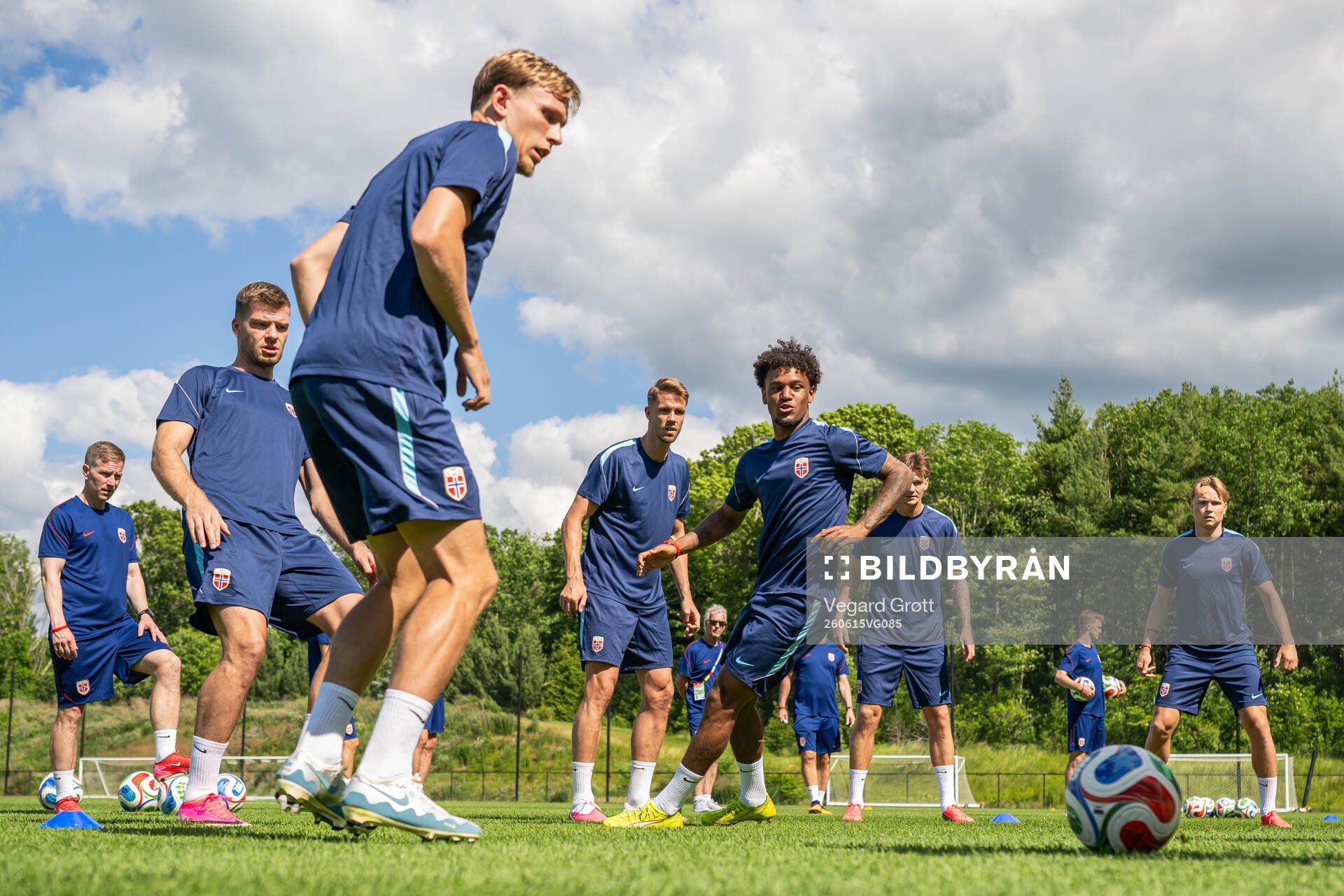 Kristoffer Ajer, Oscar Bobb and players of the Norwegian