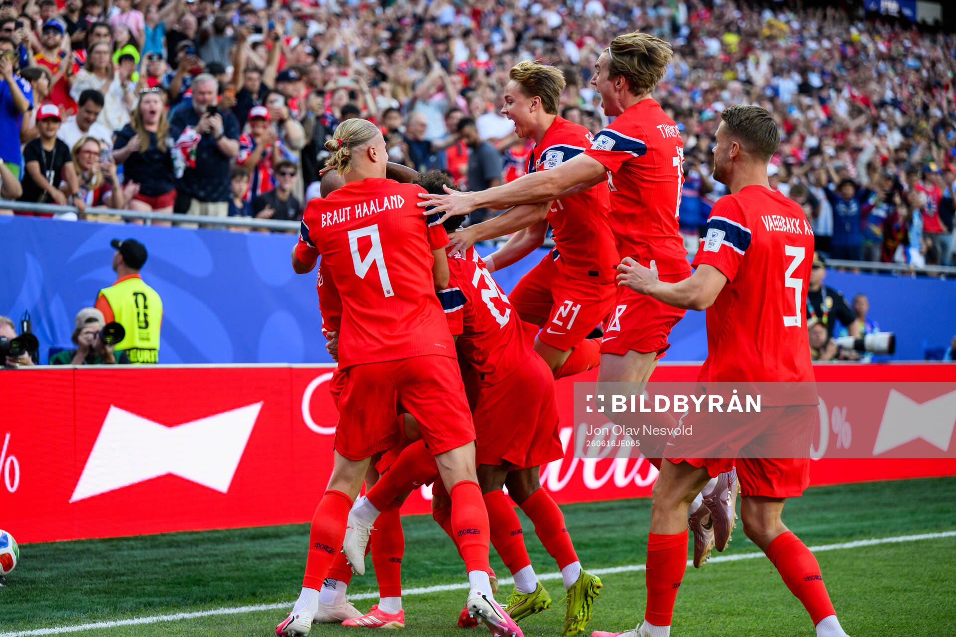 Players of Norway celebrate