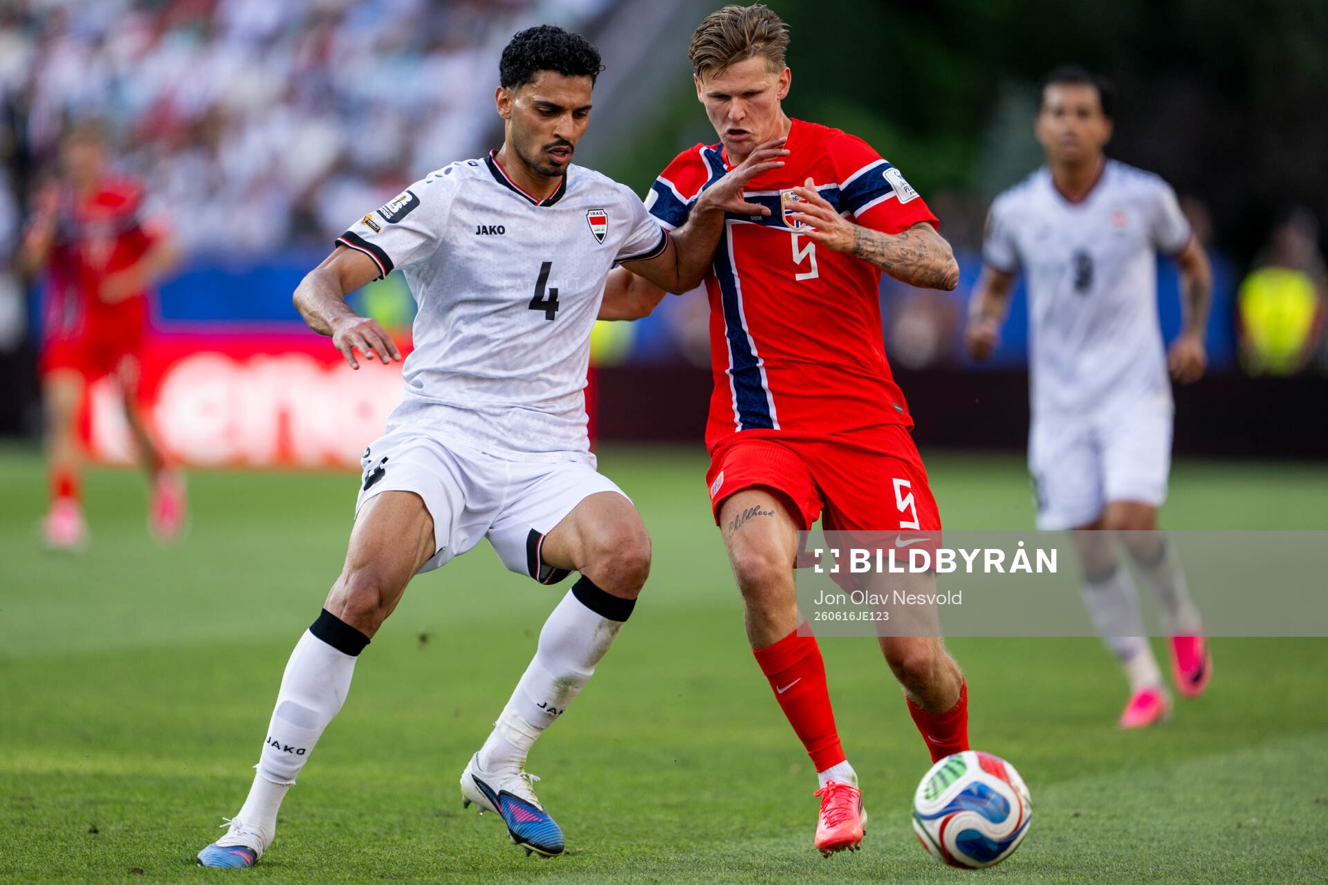 Zaid Tahseen of Iraq and David Møller Wolfe of Norway