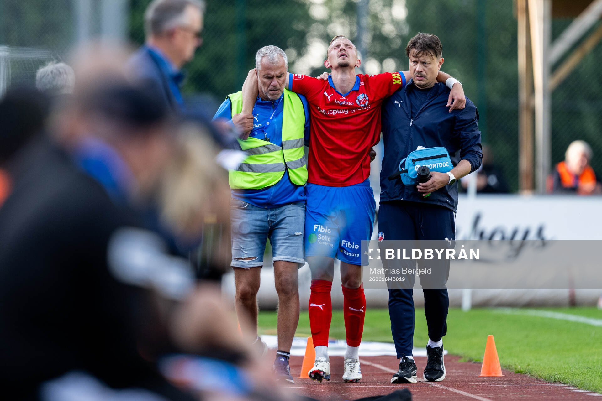 Helsingborgs Jakob Voelkerling Persson lämnar planen