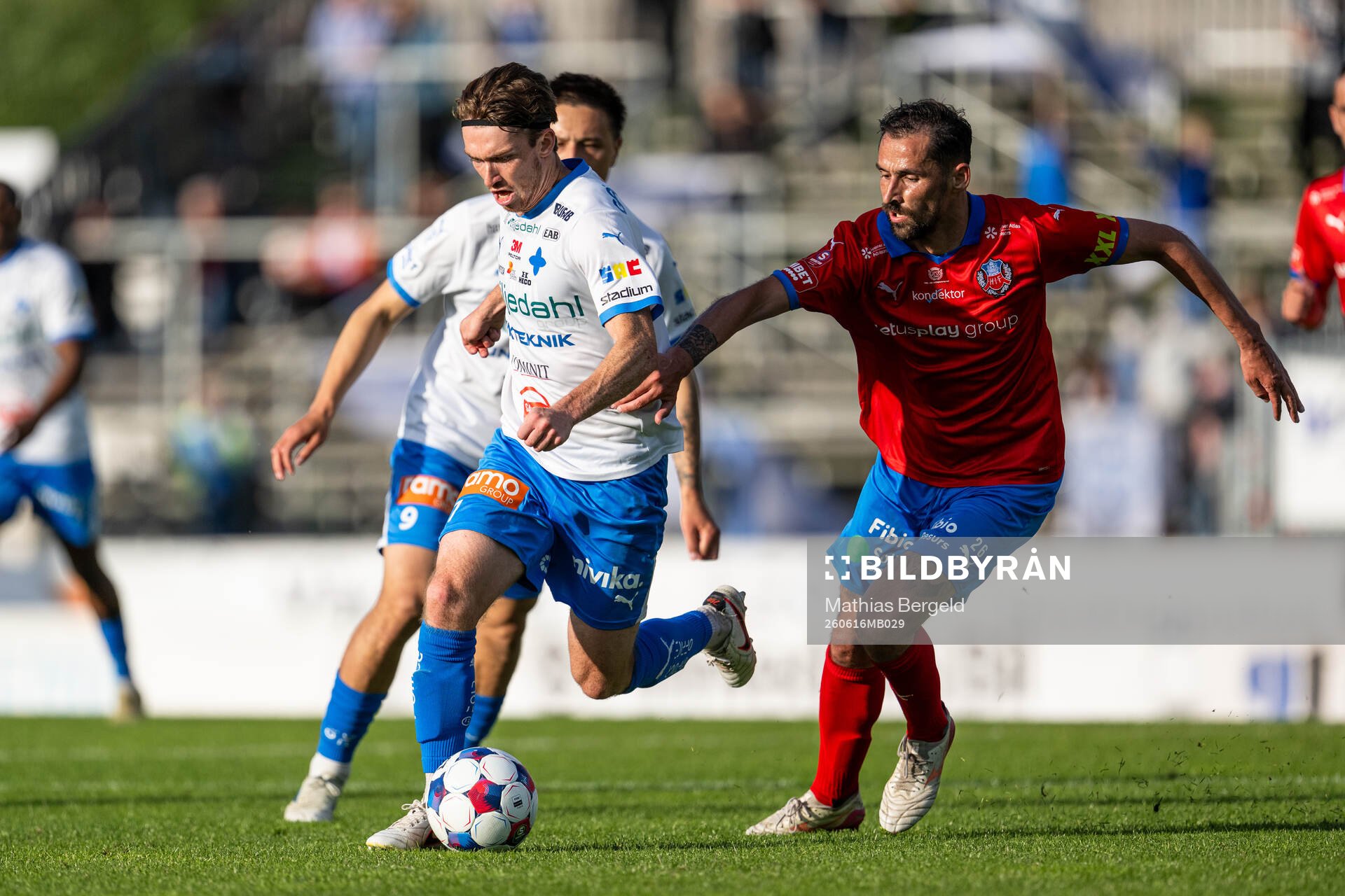 IFK Värnamos Carl Johansson och Helsingborgs Loret Sadiku