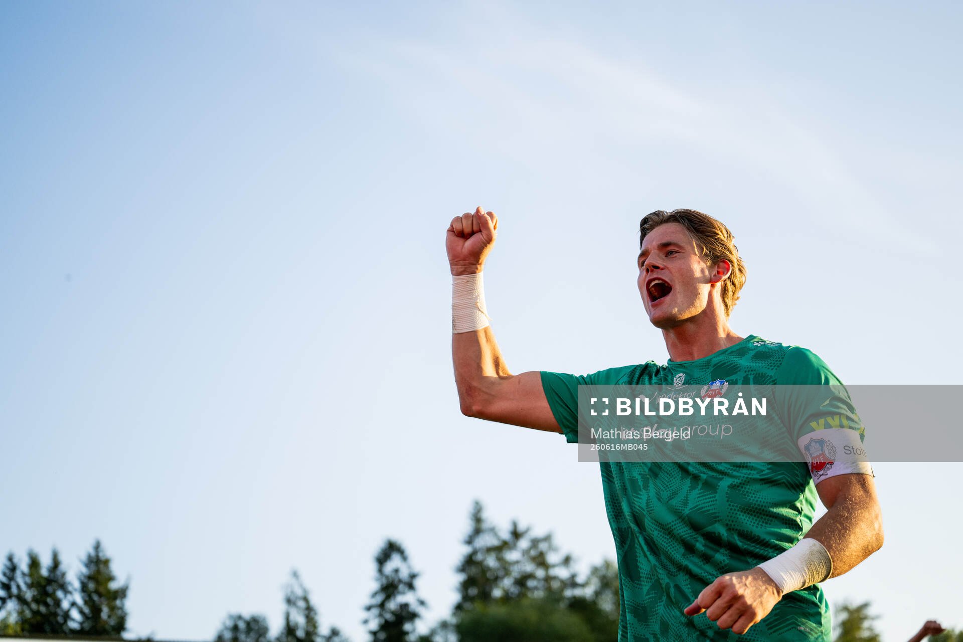 Helsingborgs målvakt Johan Brattberg jublar