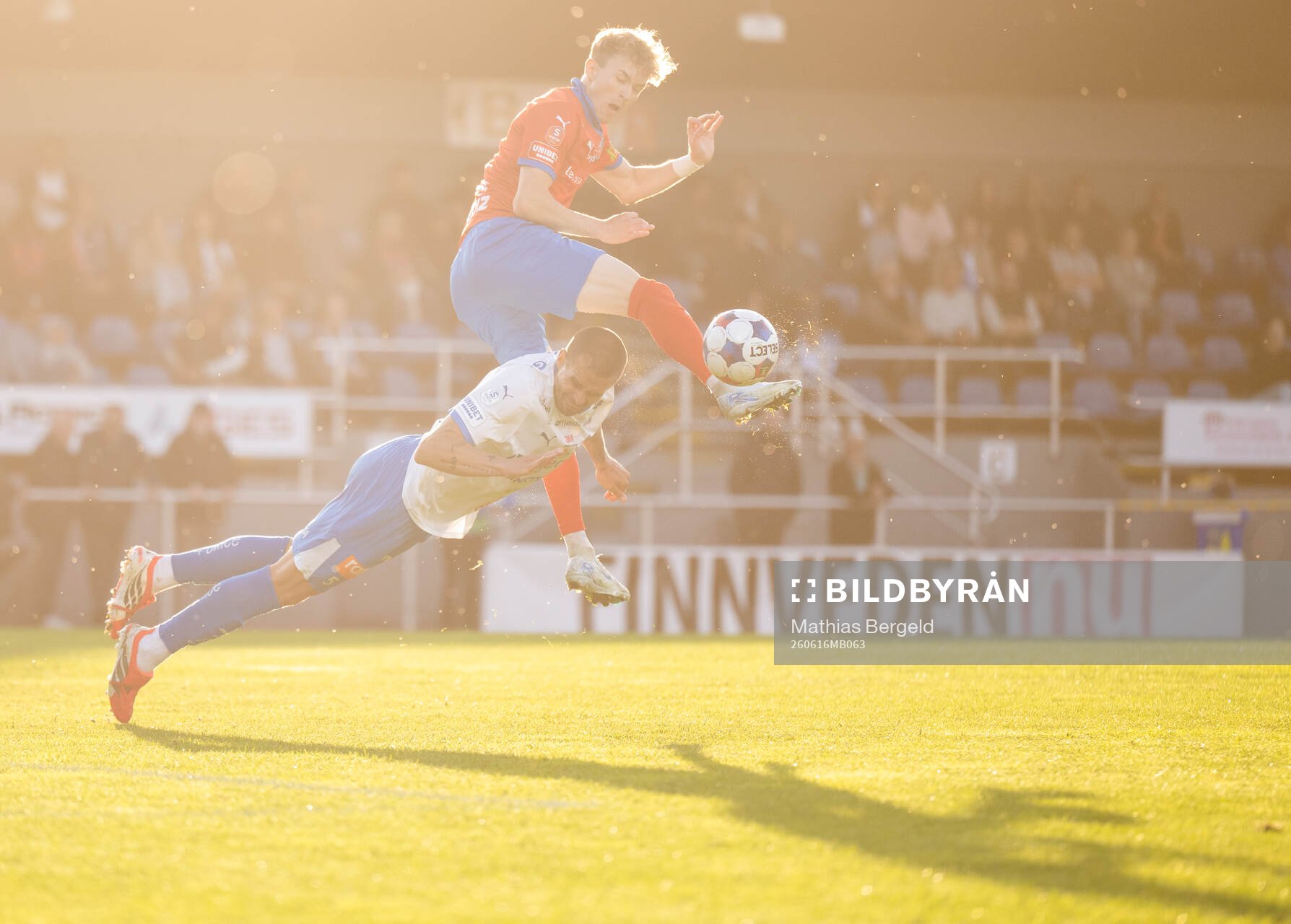 Helsingborgs Alexander Johansson och IFK Värnamos Douglas