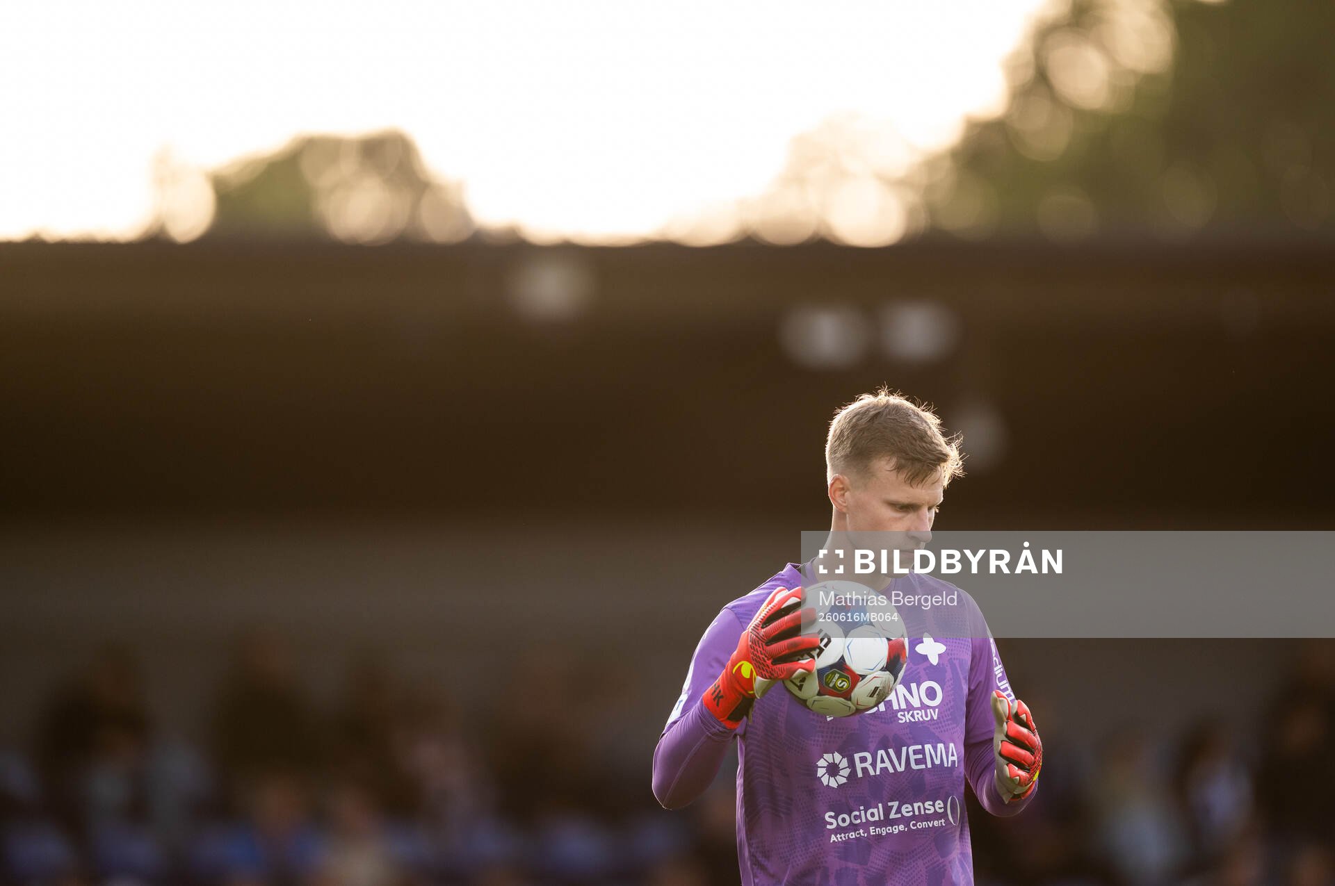 IFK Värnamos målvakt Hugo Keto deppar