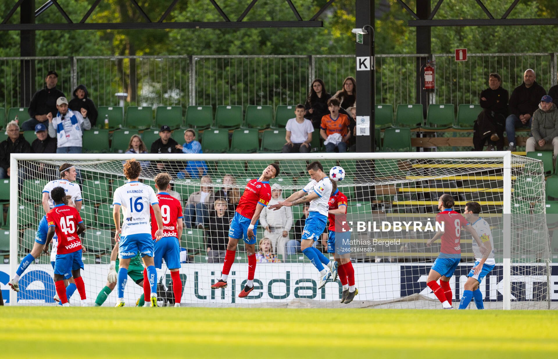 Helsingborgs Obafemi Awodesu och IFK Värnamos Kai Meriluoto