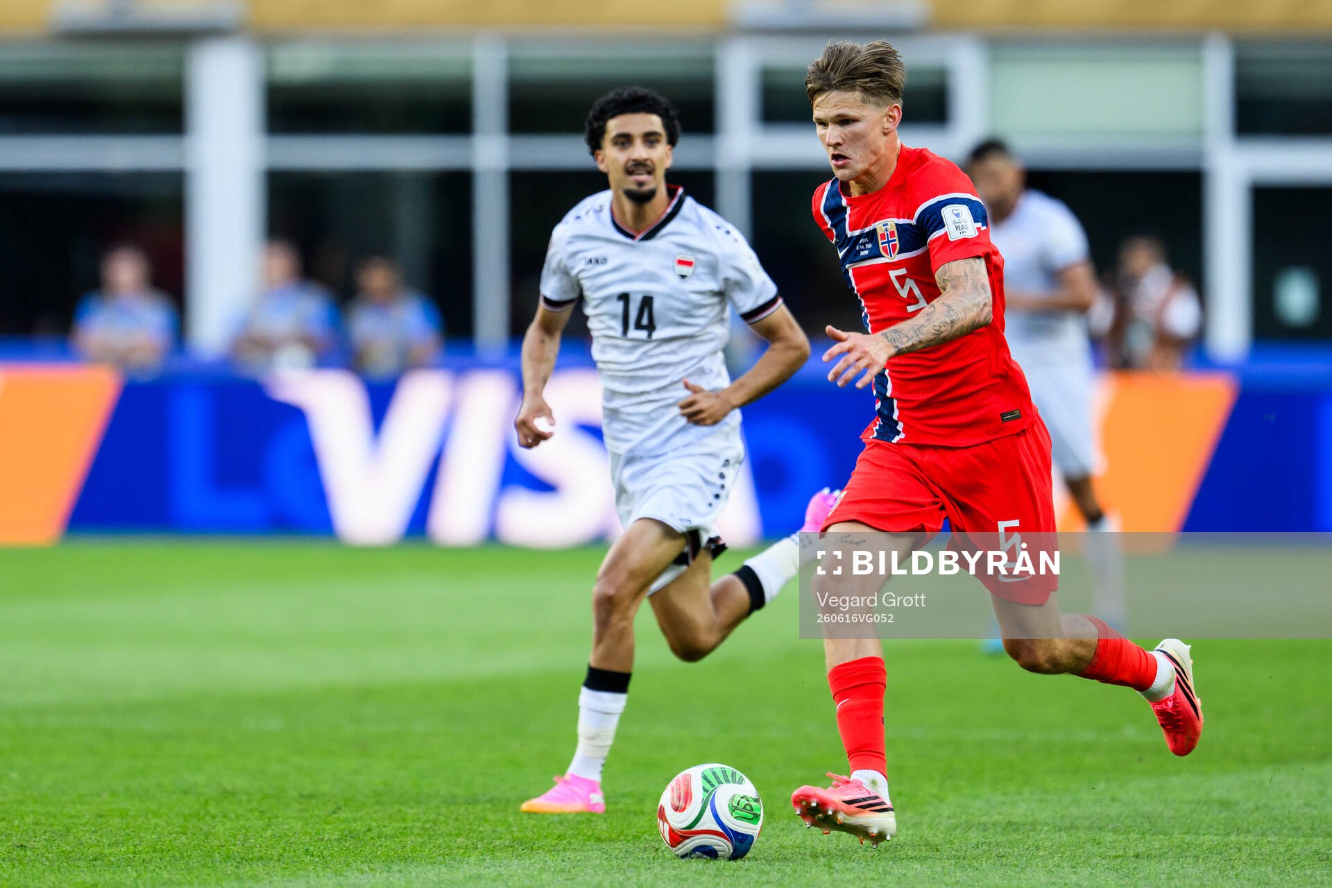 Zidane Aamar Iqbal of Iraq and David Møller Wolfe of Norway