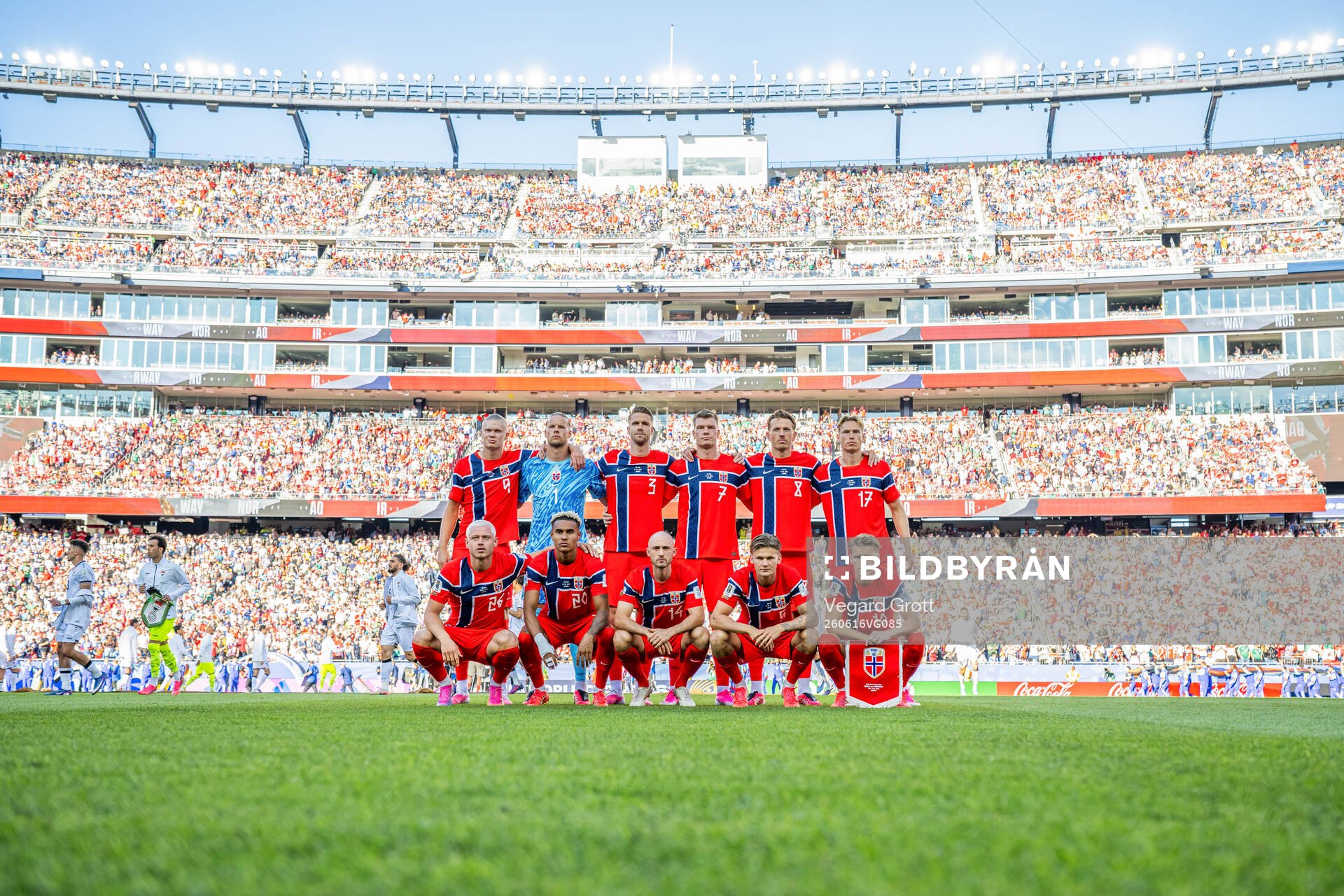 The starting eleven of Norway pose for a team photo