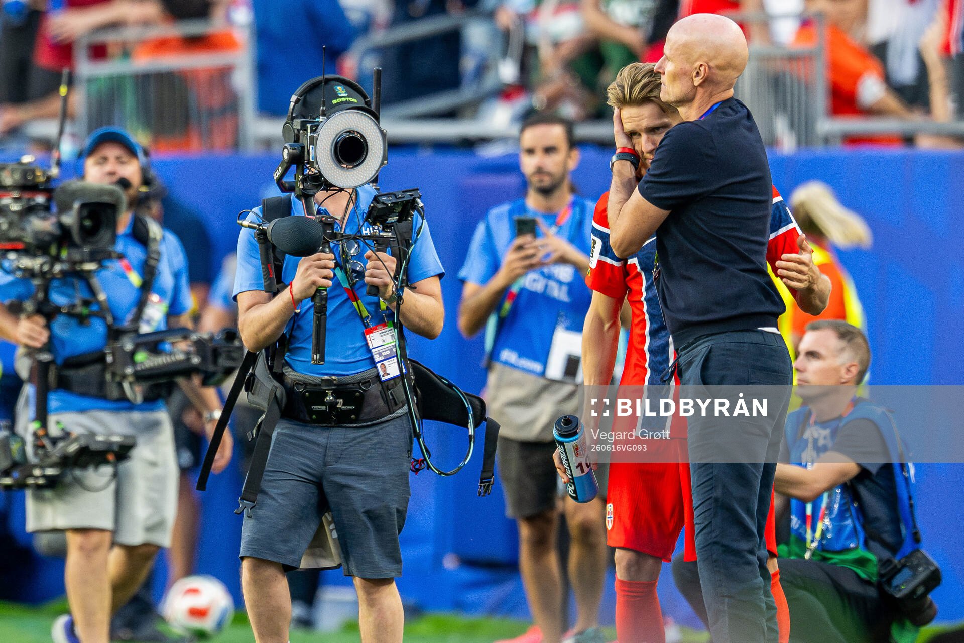 Martin Ødegaard and head coach Ståle Solbakken of Norway