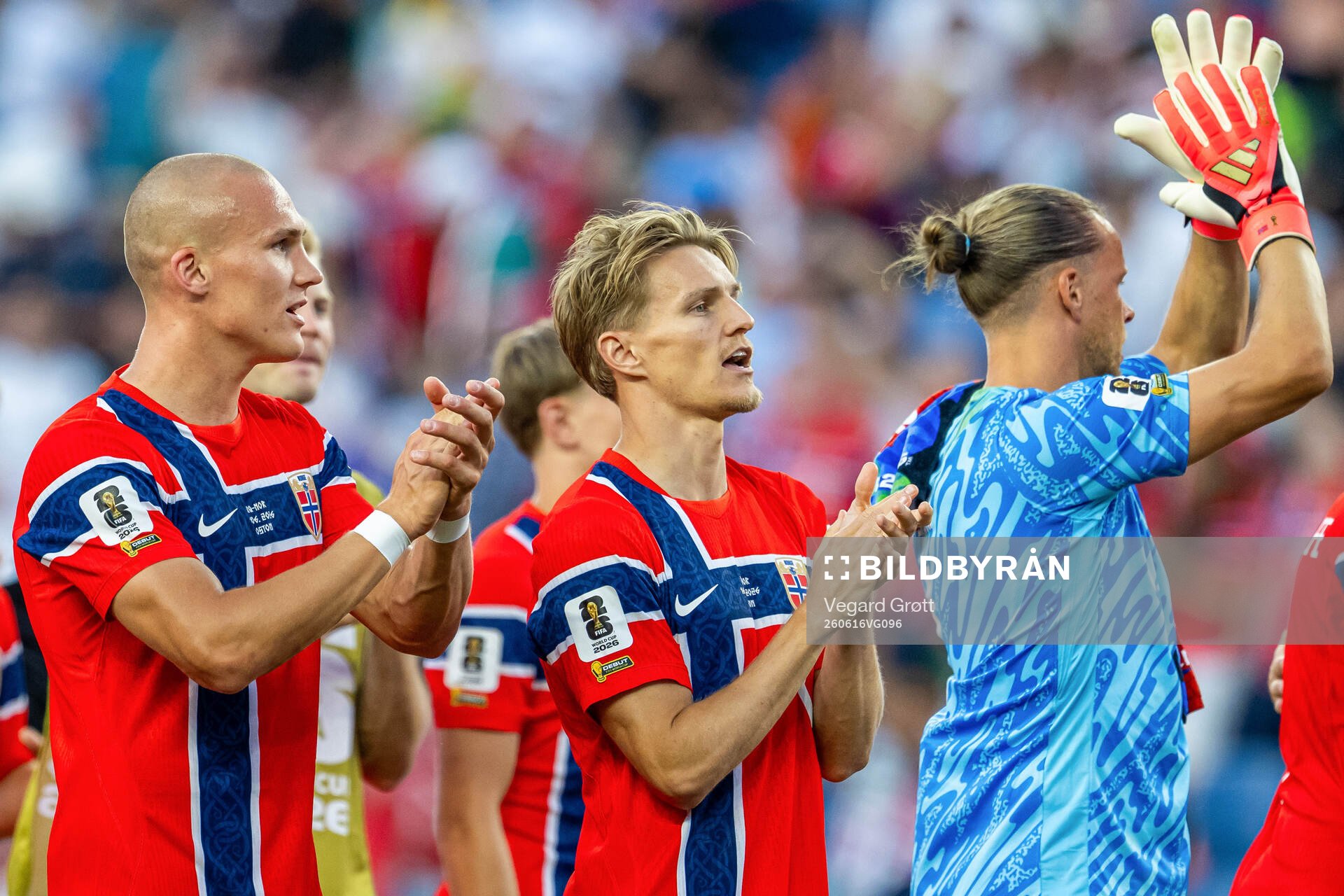Martin Ødegaard and players of Norway celebrate