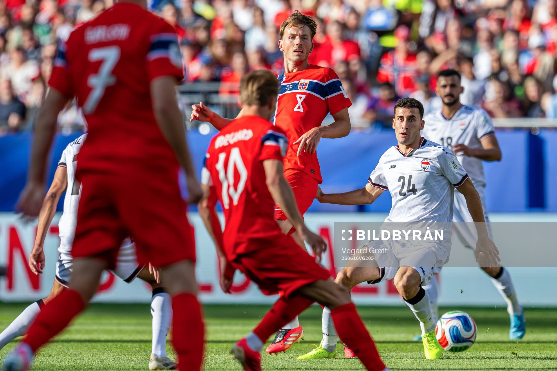 Sander Berge of Norway and Zaid Ismael Khaleel Al-Dulaimi