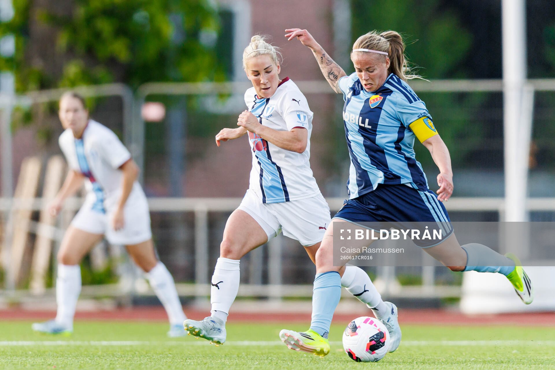 Malmö FFs Mia Persson och Djurgårdens Therese Åsland