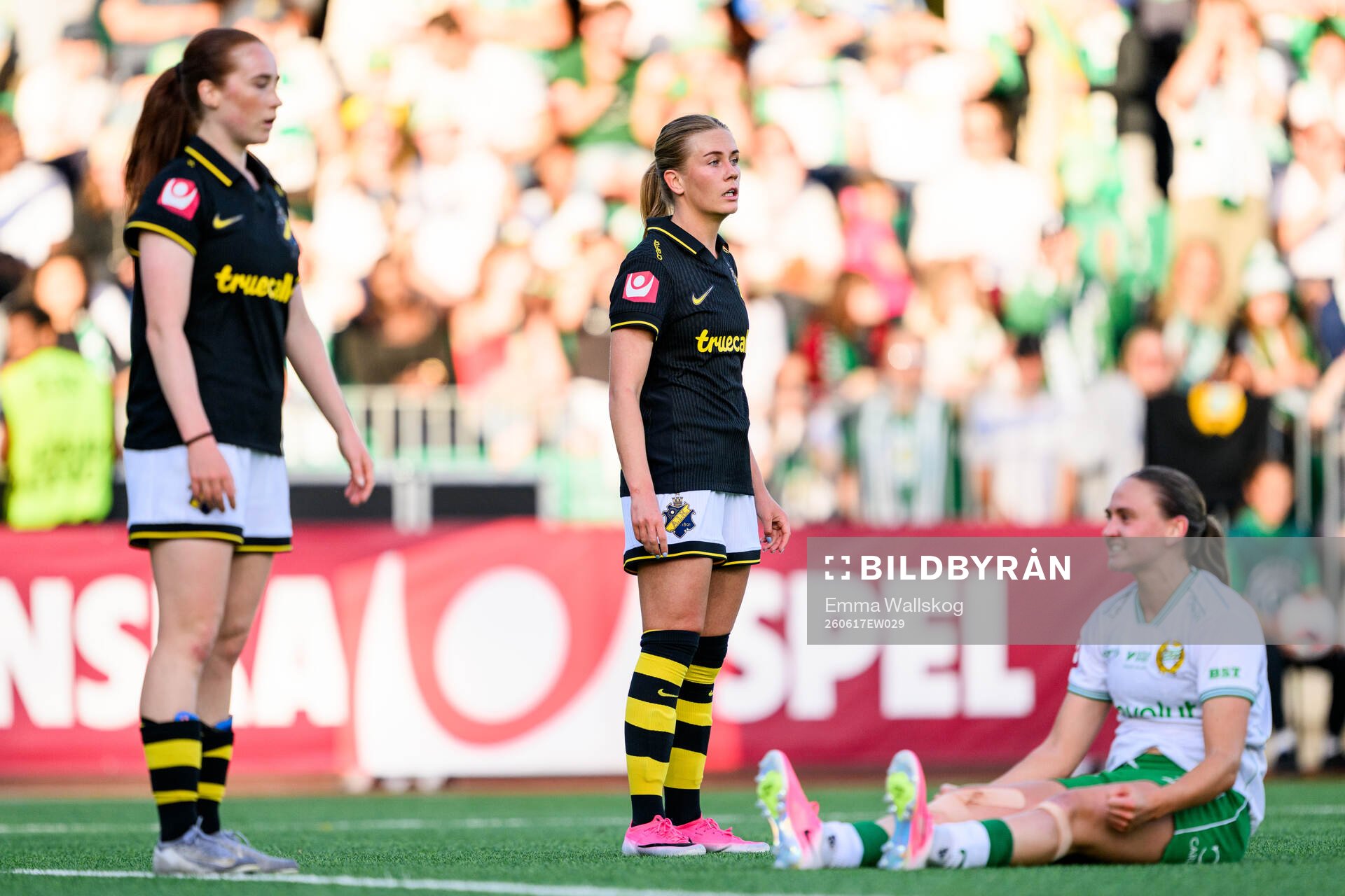AIKs Ella Reidy och Olivia Lindstedt deppar