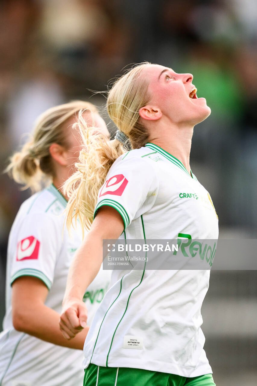 Hammarbys Emilie Joramo jublar