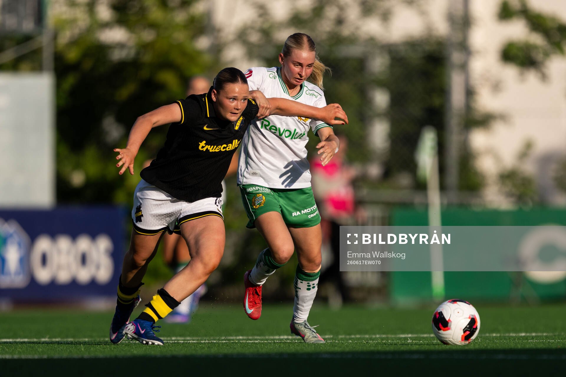 AIKs Ellie Junetoft och Hammarbys Emilie Joramo