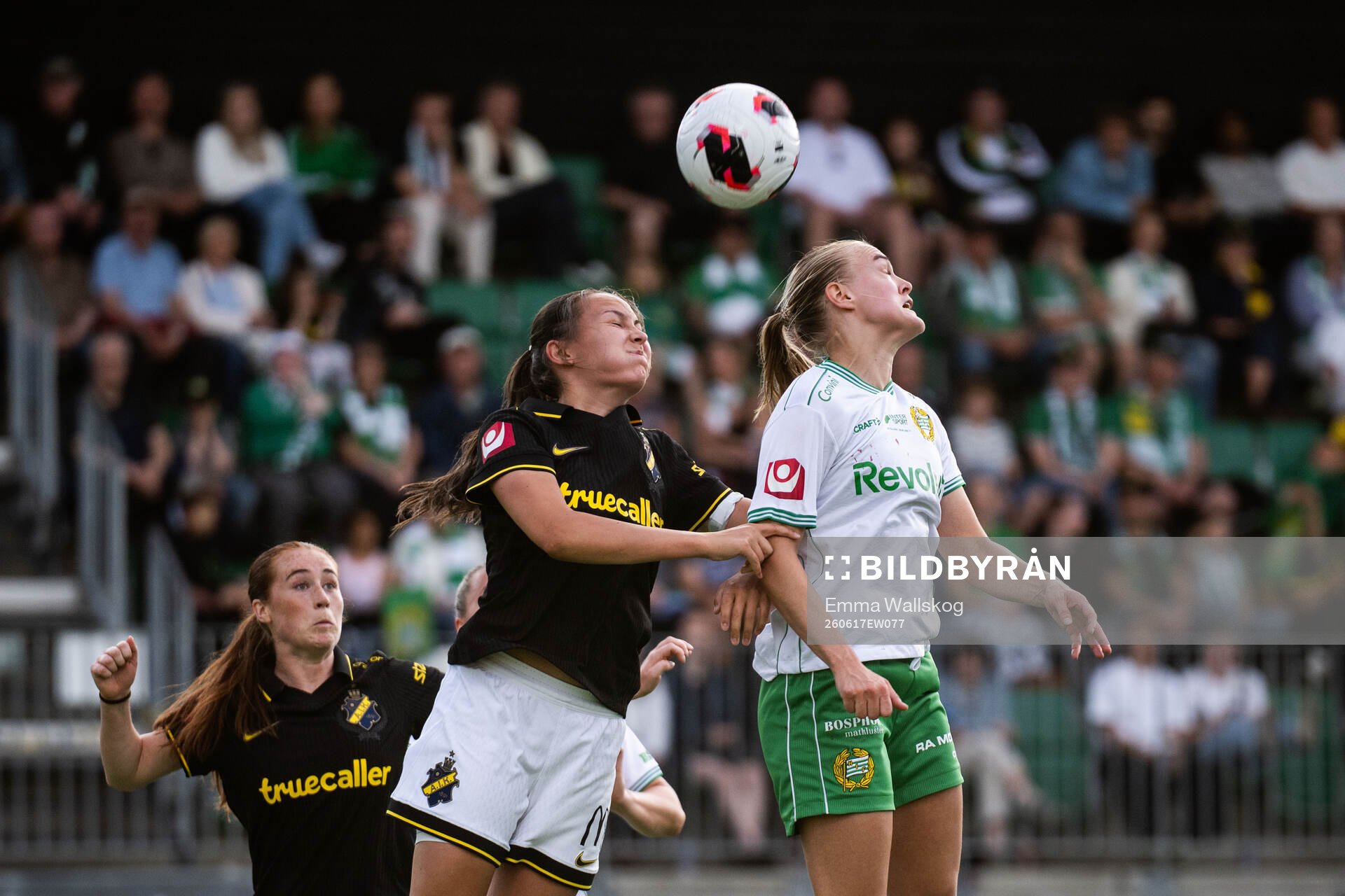 AIKs Ella Reidy och Janelle Yilmaz mot Hammarbys Elin Sørum