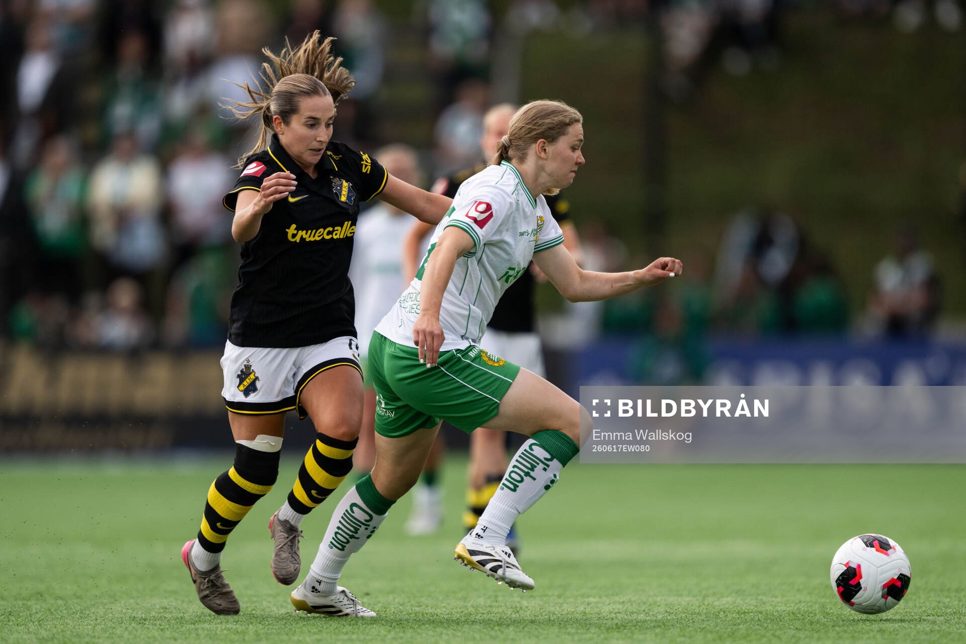 AIKs Felicia Saving och Hammarbys Hannah Sjödahl