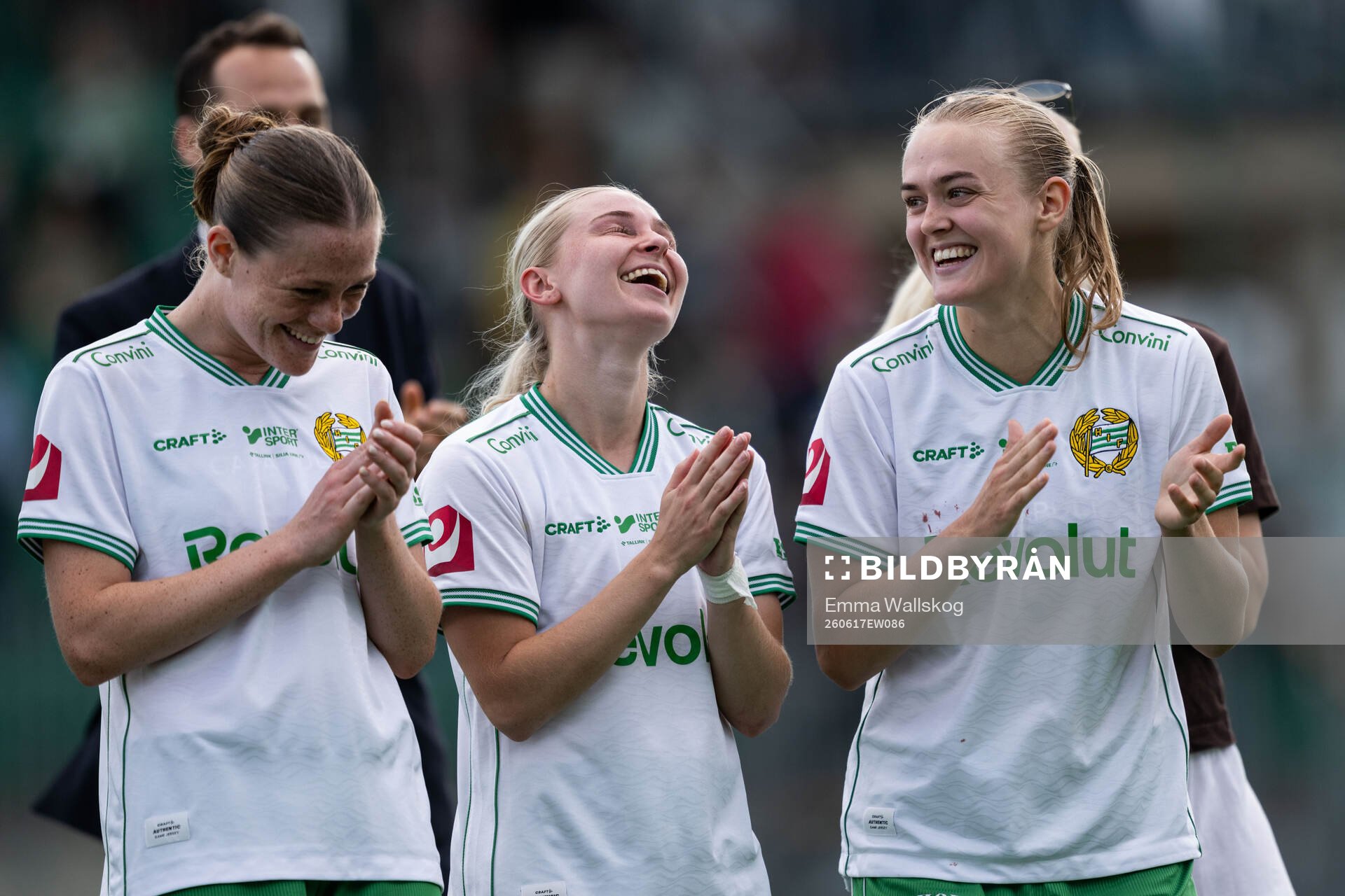 Hammarbys Sofia Reidy, Emilie Joramo och Elin Sørum jublar