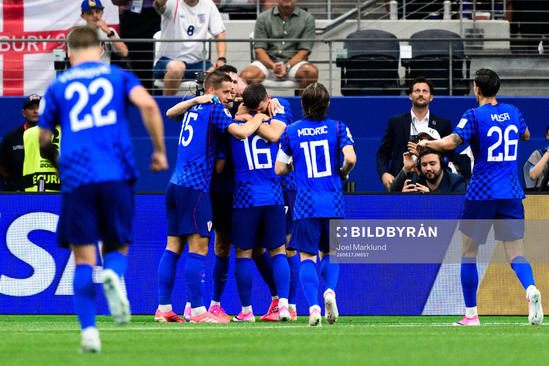 Martin Baturina and teammates of Croatia celebrate 1-1
