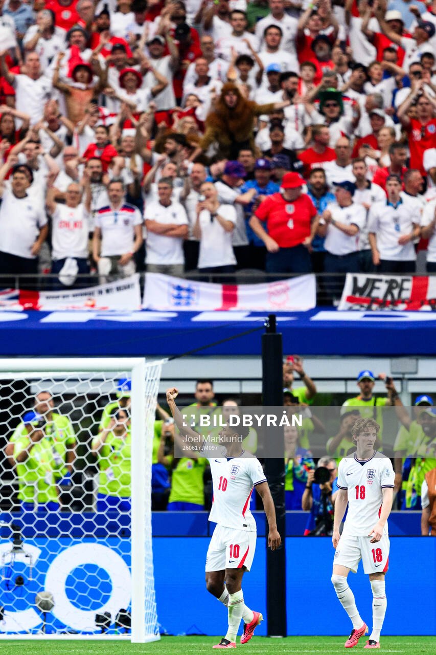 Jude Bellingham of England celebrates scoring 3-2