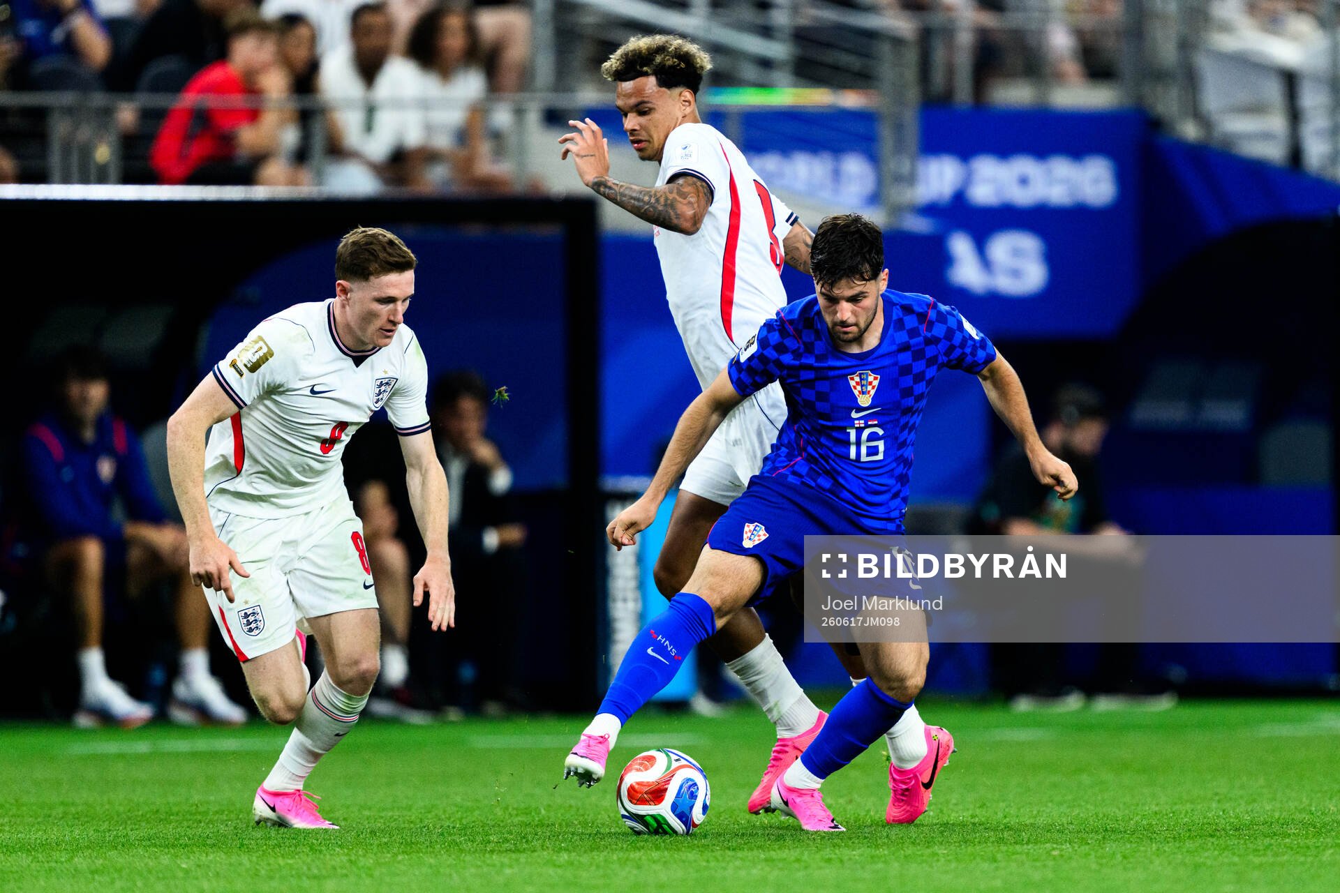 Elliot Anderson and Nico Oreilly of England and Martin