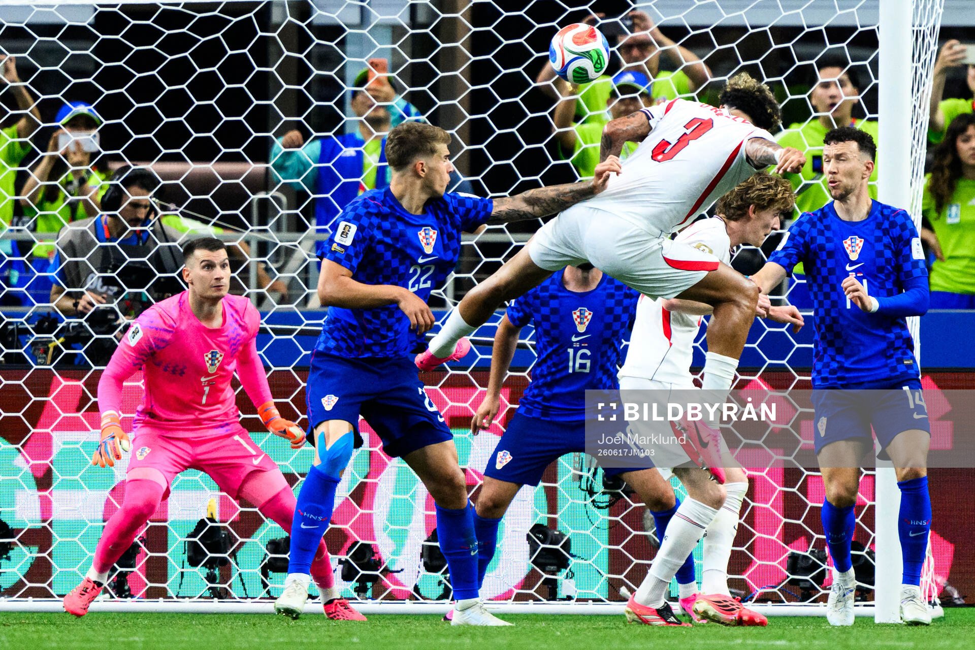 Nico Oreilly and Anthony Gordon of England and goalkeeper