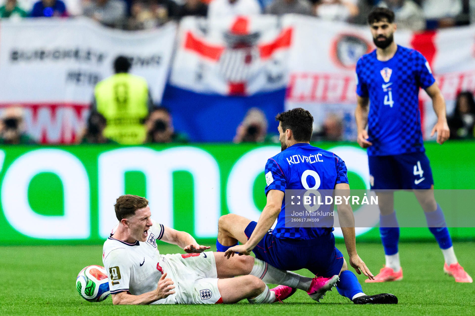 Elliot Anderson of England and Mateo Kovacic of Croatia