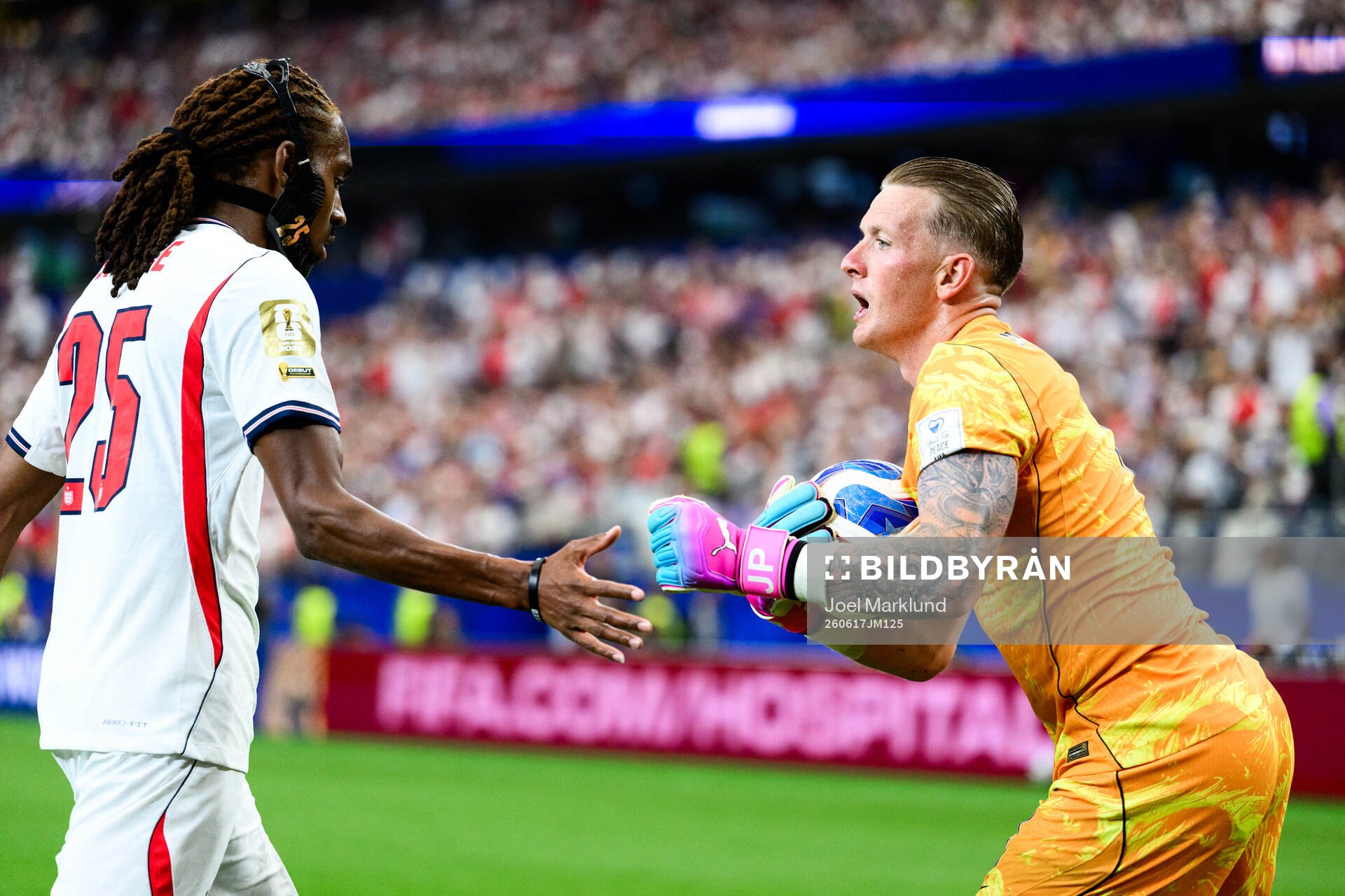 Djed Spence and goalkeeper Jordan Pickford of England