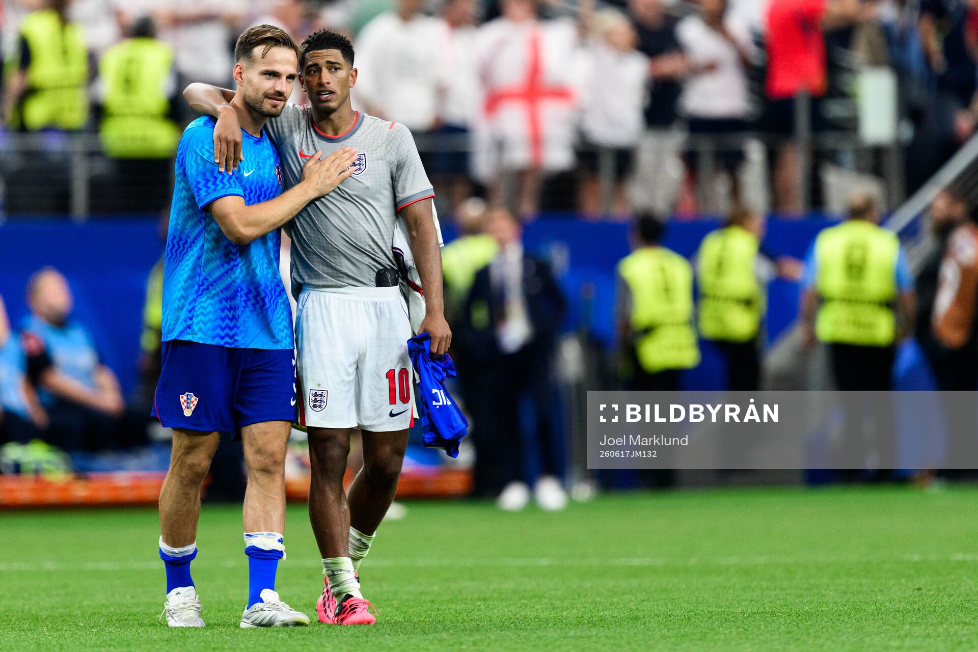Marin Pongracic of Croatia and Jude Bellingham of England