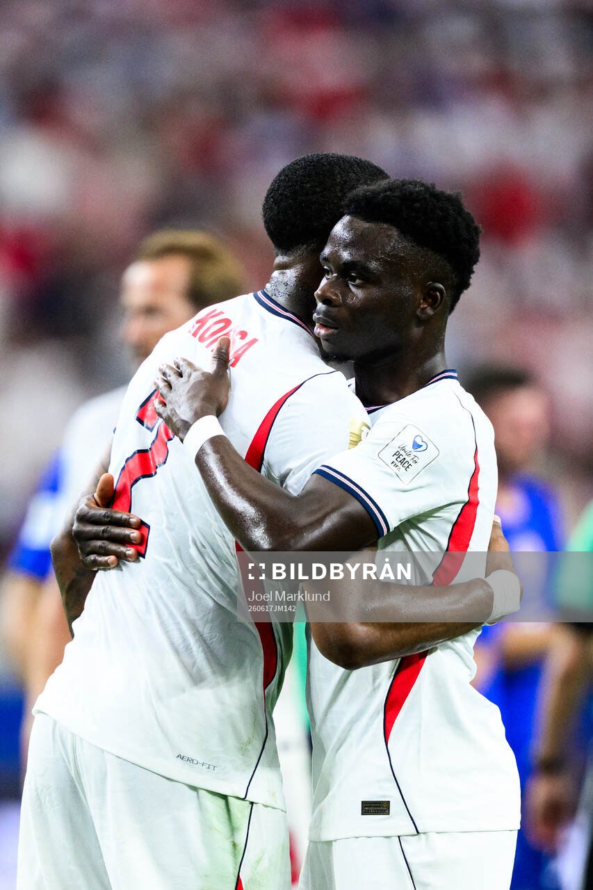 Ezri Konsa and Bukayo Saka of England