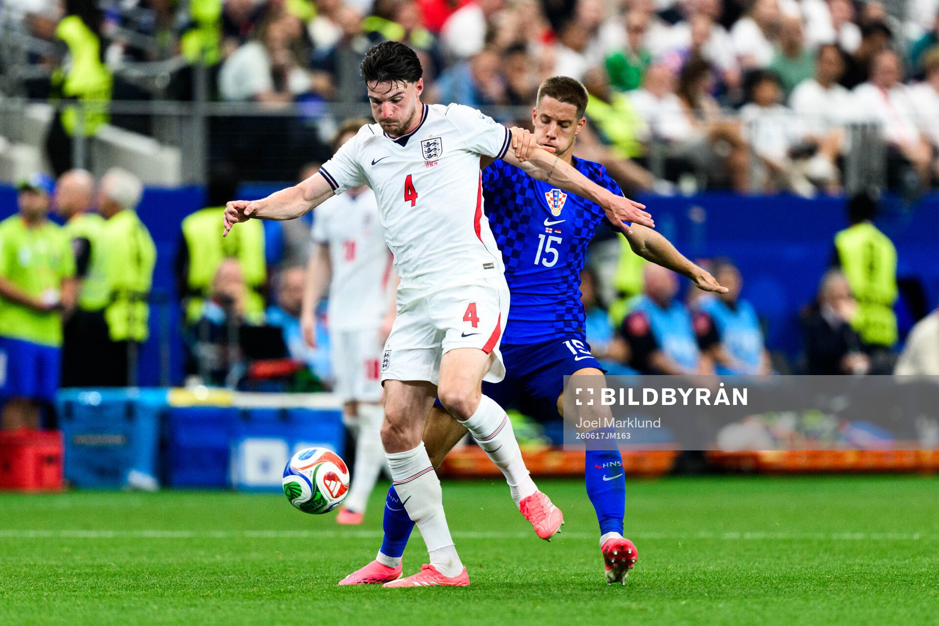 Declan Rice of England and Mario Pasalic of Croatia