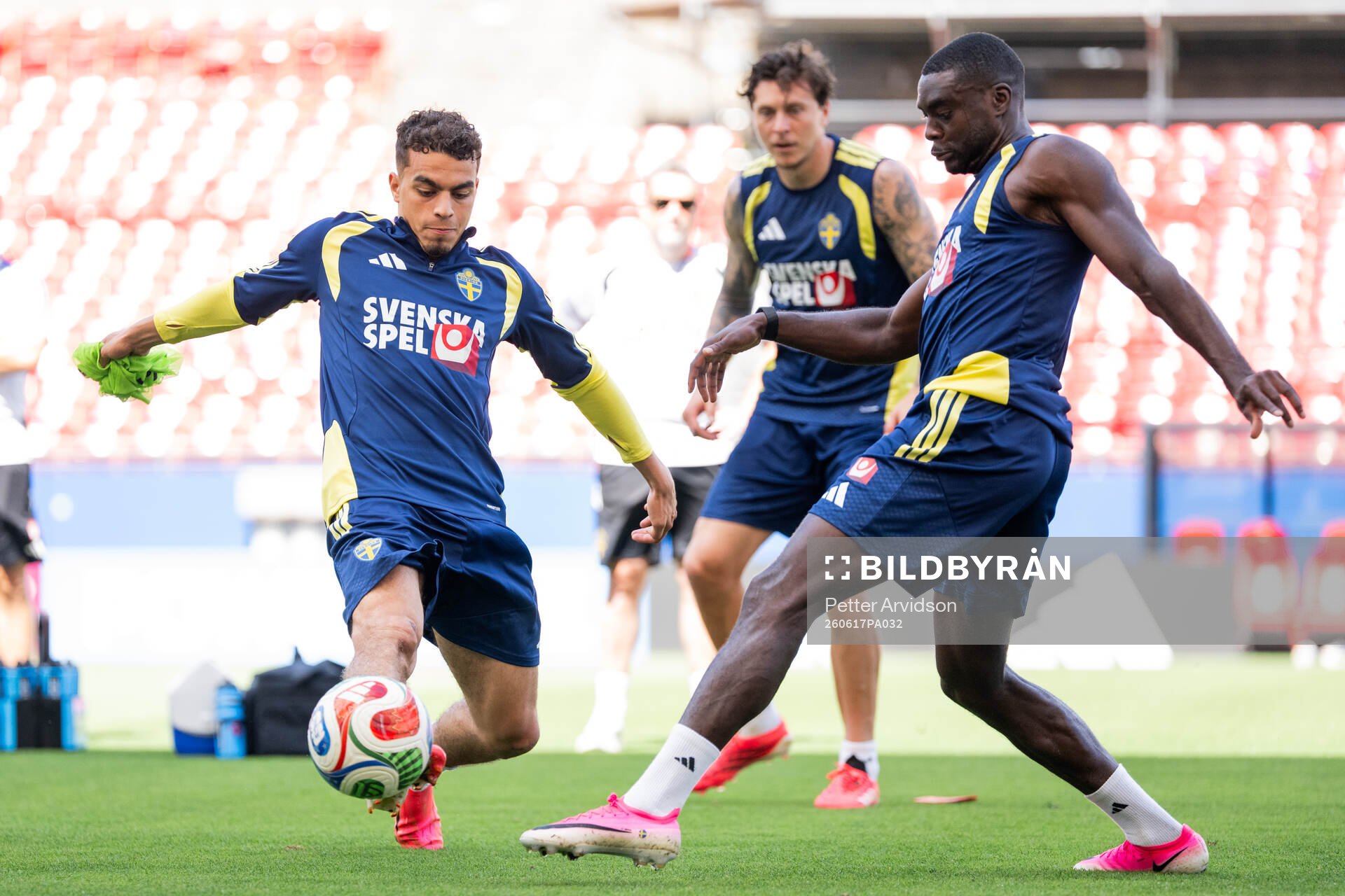 Yasin Ayari and Ken Sema of the Swedish national football