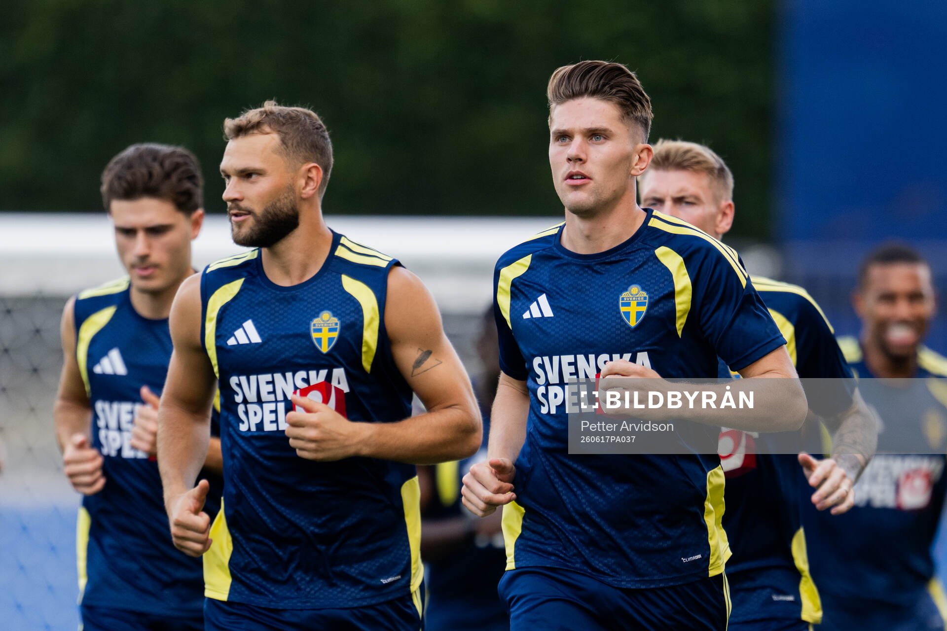 Jesper Karlström and Viktor Gyökeres of the Swedish