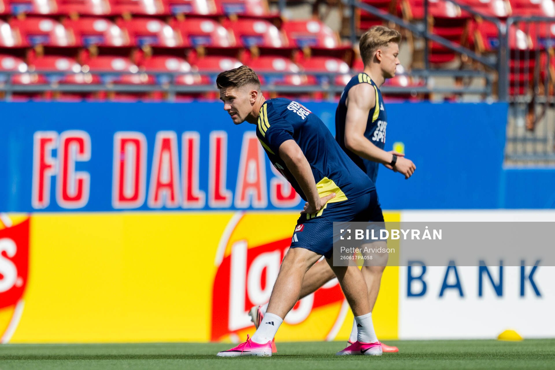 Viktor Gyökeres and Daniel Svensson of the Swedish