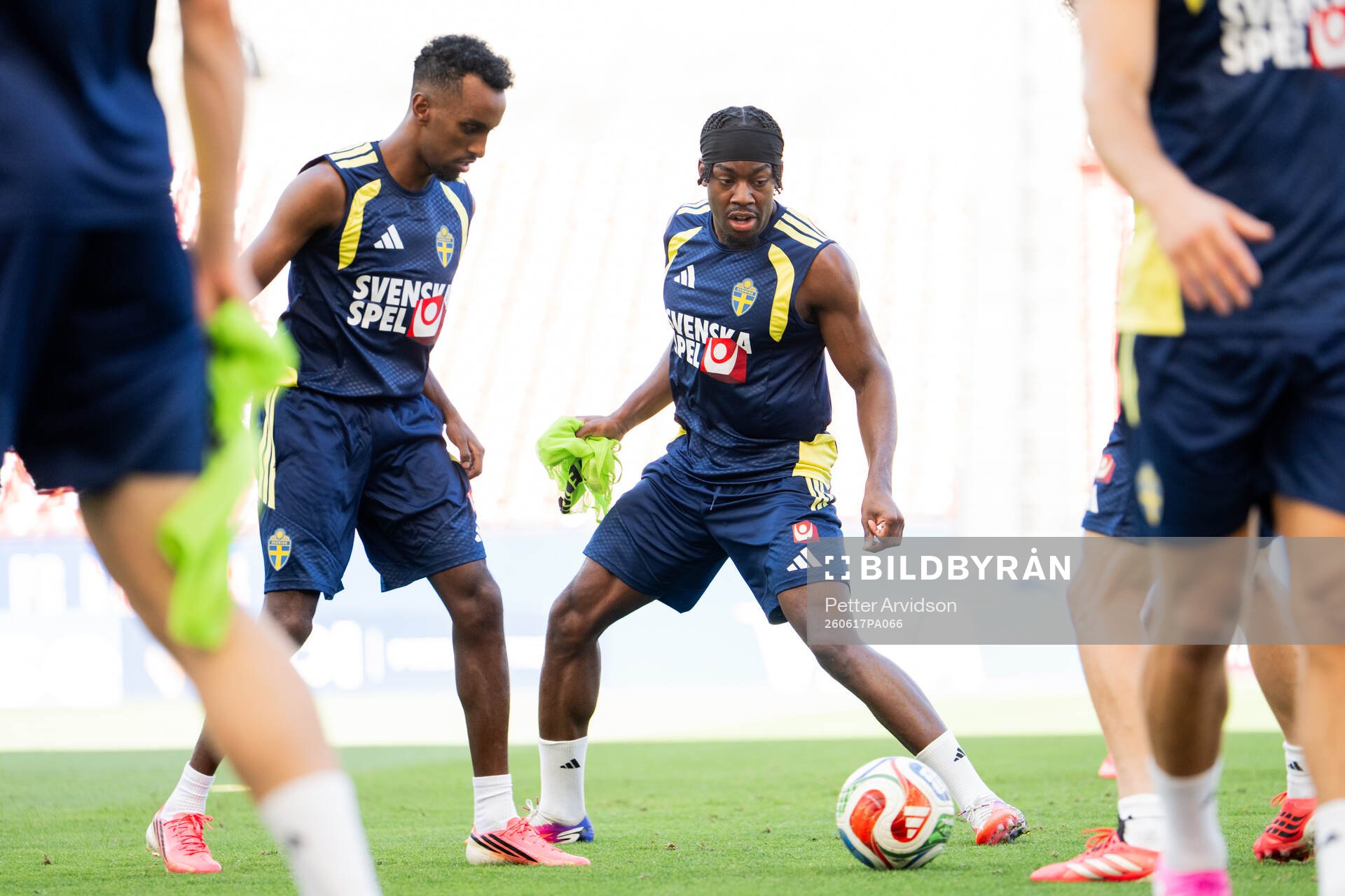 Taha Ali and Anthony Elanga of the Swedish national