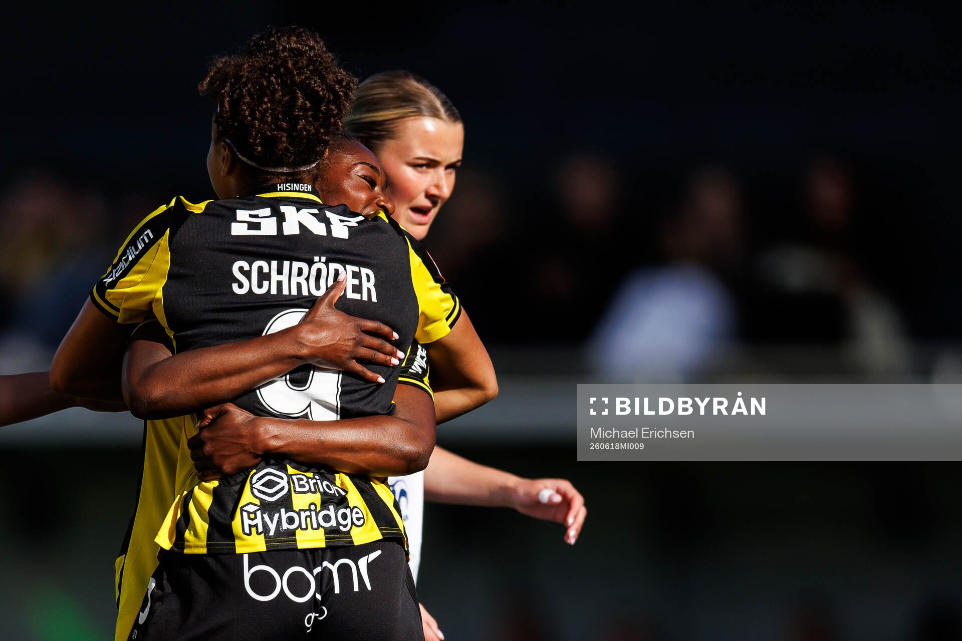 Häckens Felicia Schröder jublar