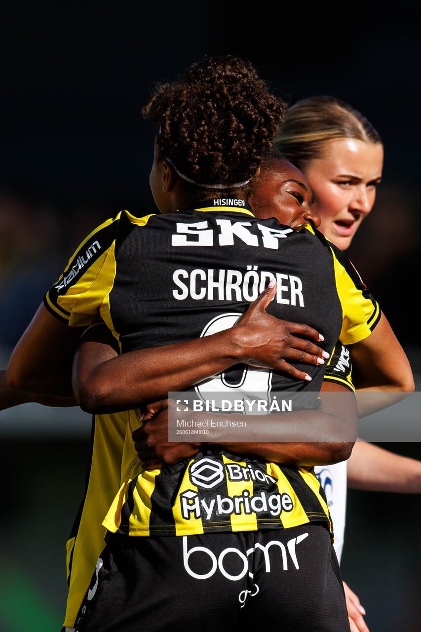 Häckens Felicia Schröder jublar