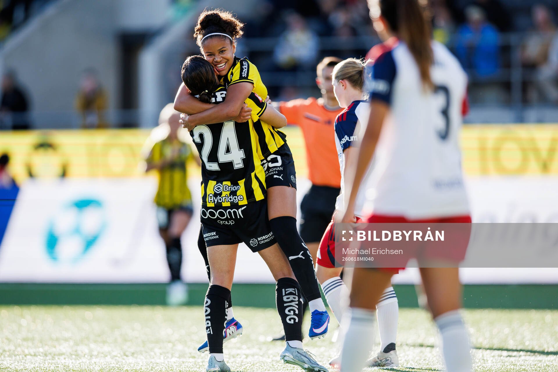 Häckens Felicia Schröder jublar