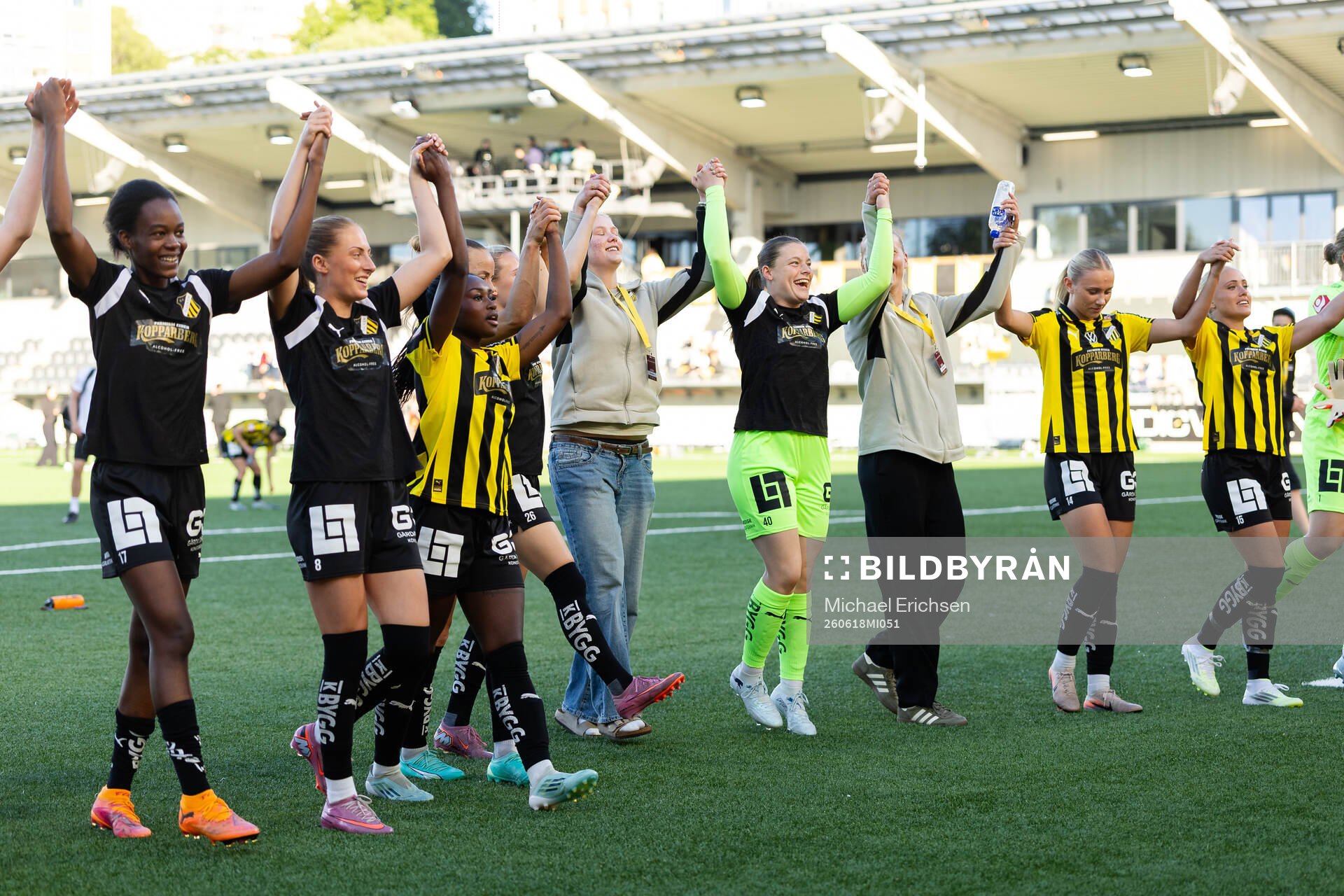 Häckens spelare jublar
