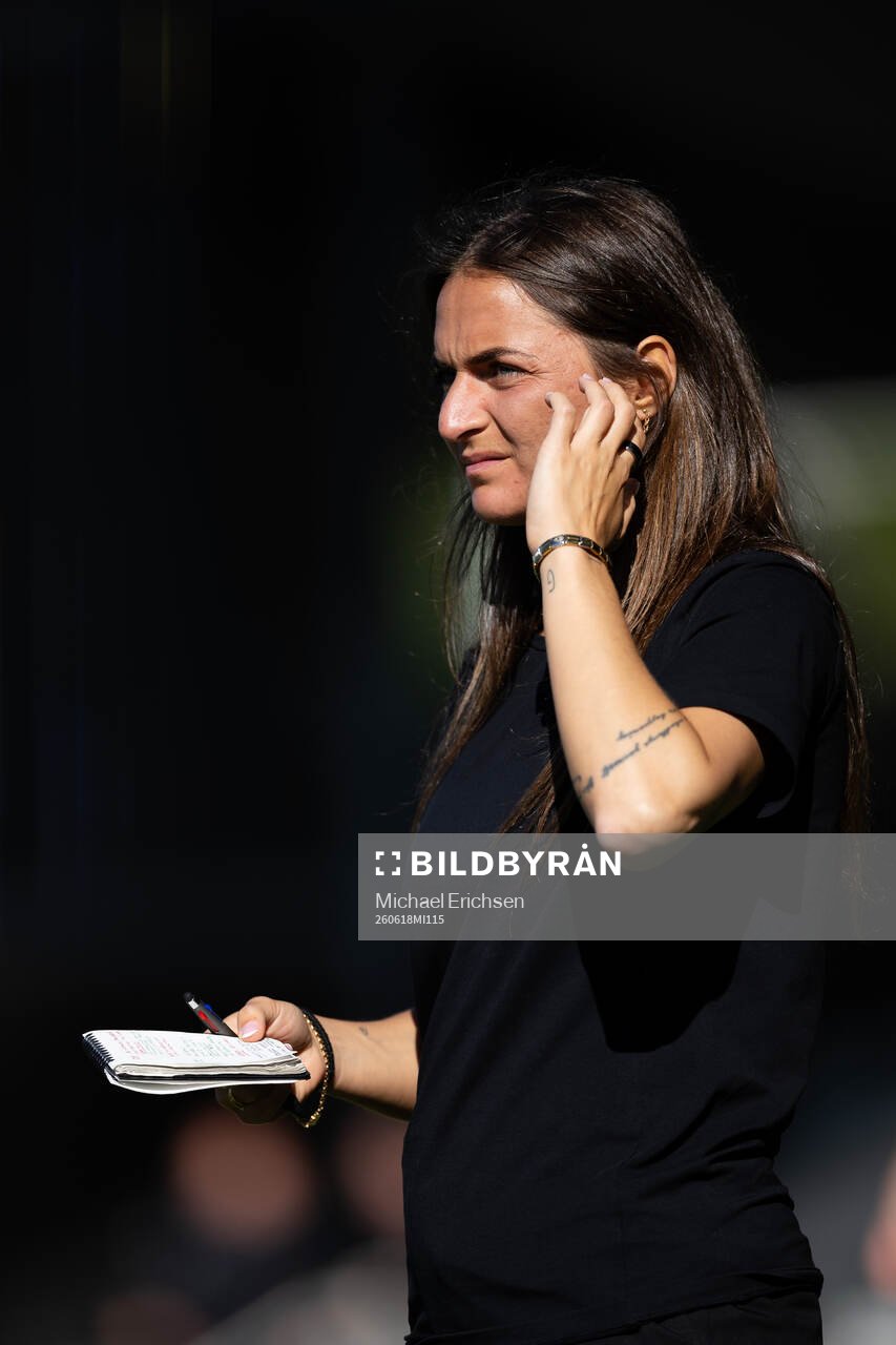 Häckens tränare Elena Sadiku