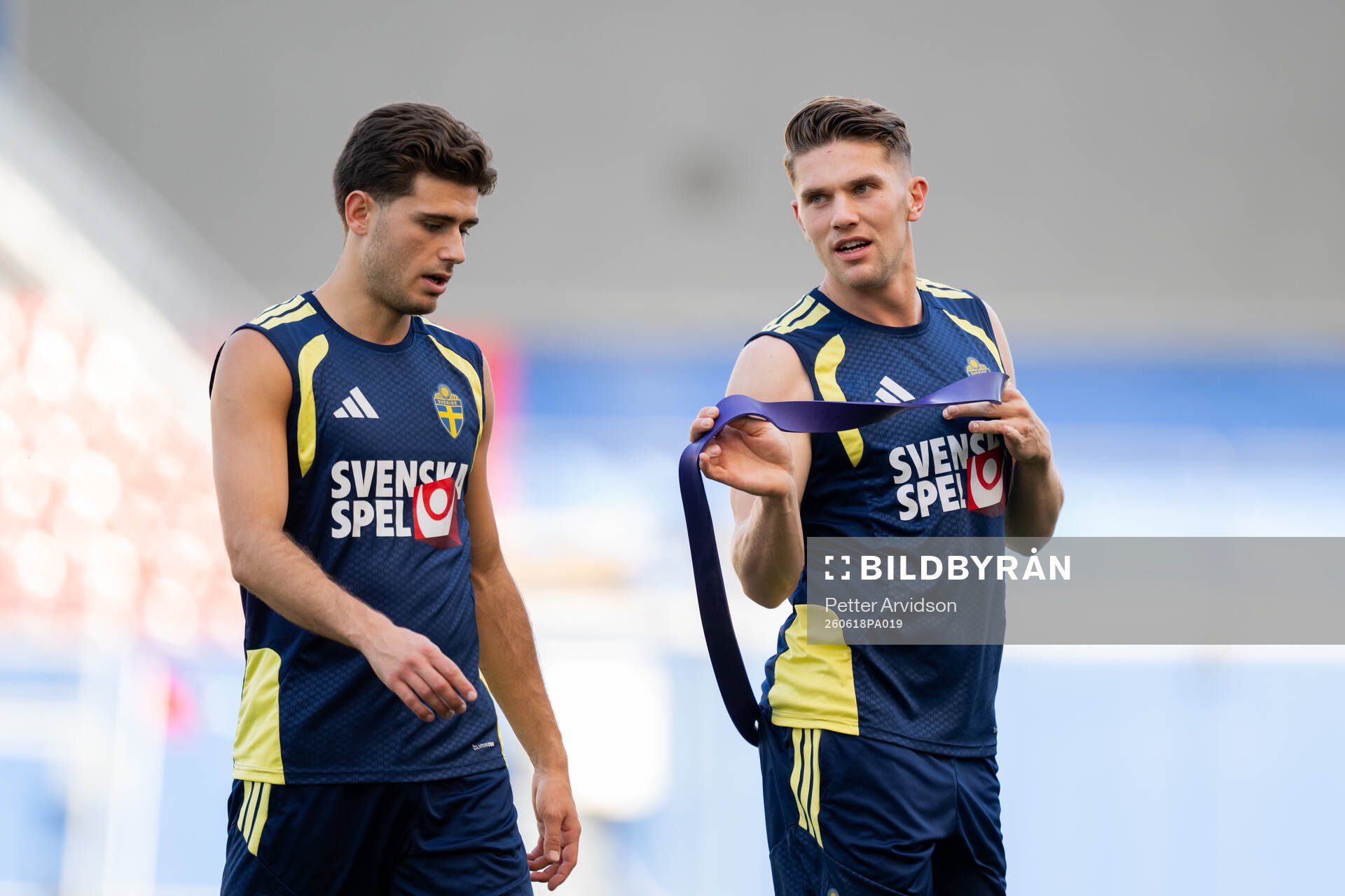 Besfort Zeneli and Viktor Gyökeres of the Swedish national