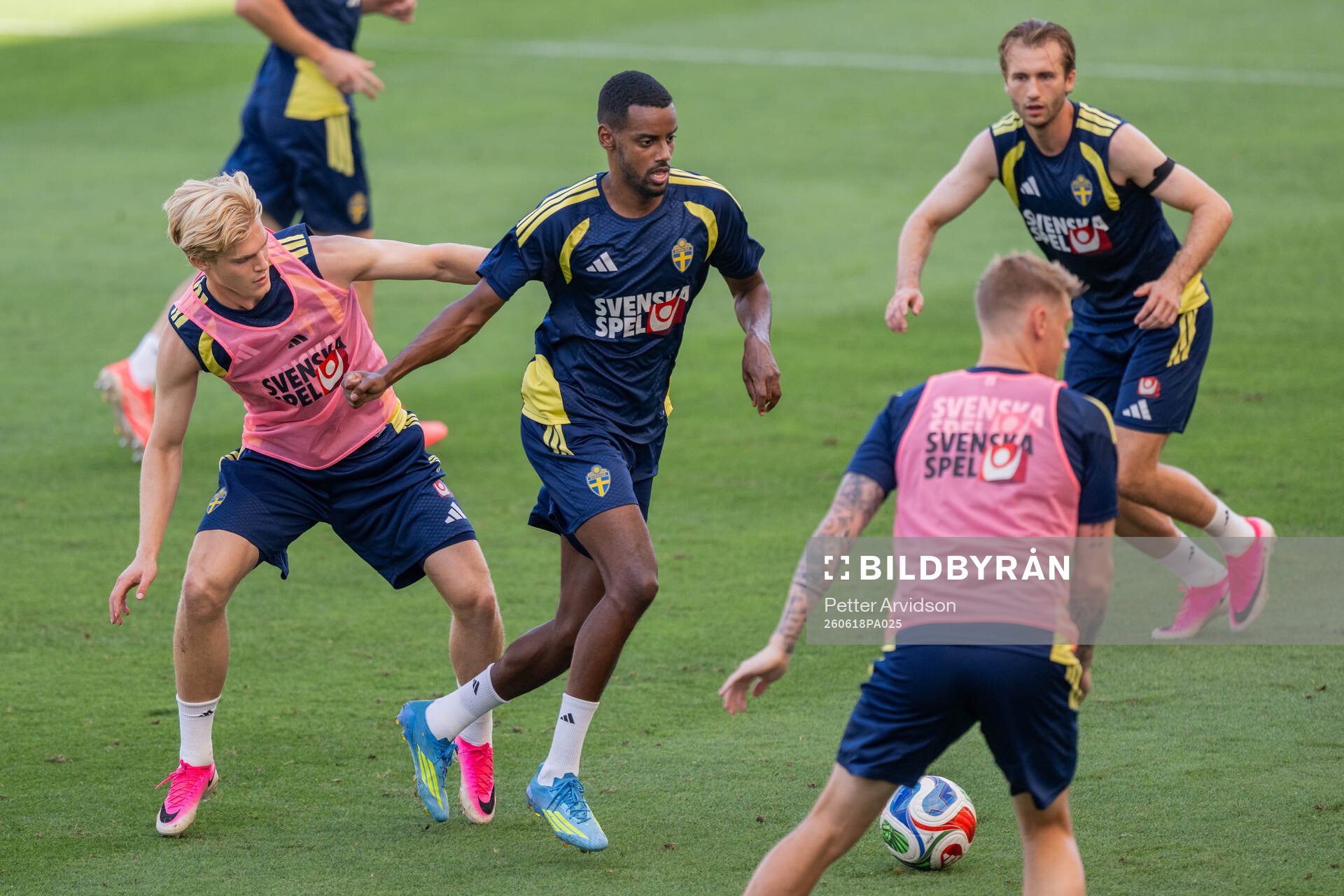 Lucas Bergvall and Alexander Isak of the Swedish national