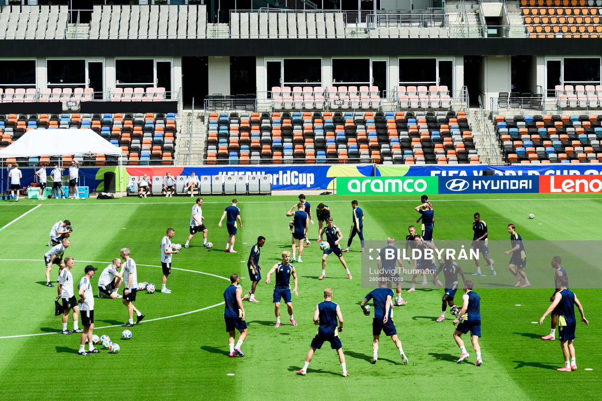 General view of a training with the Swedish national