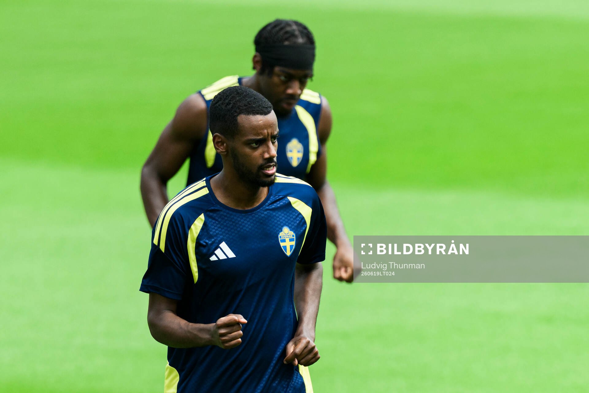 Alexander Isak and Anthony Elanga of the Swedish national