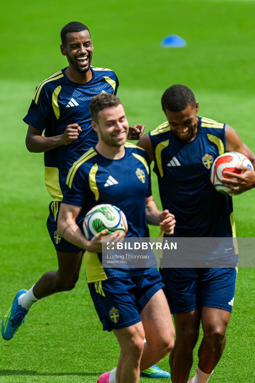 Alexander Isak, Gabriel Gudmundsson and Isak Hien of the