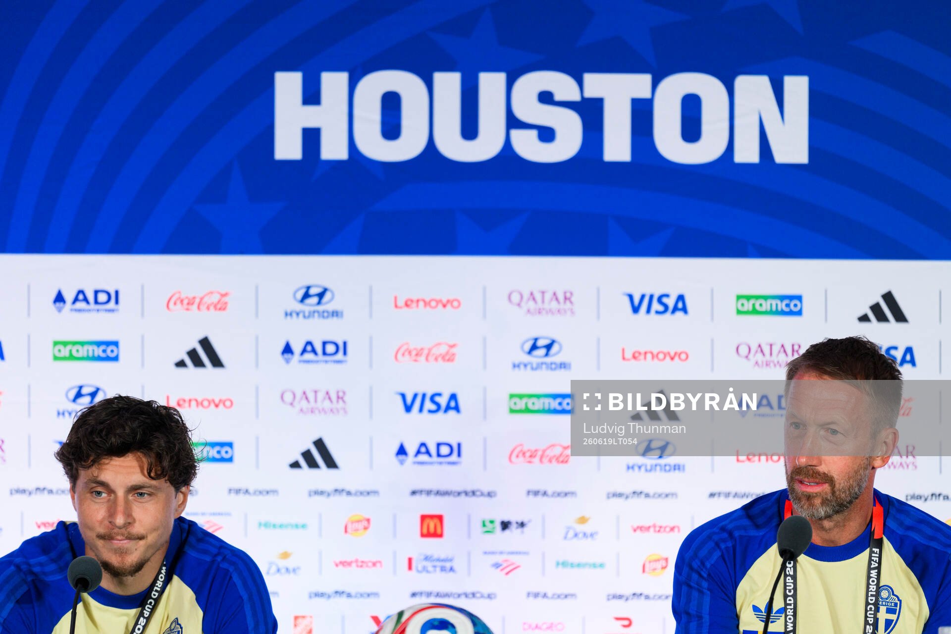 Victor Nilsson Lindelöf and Head coach Graham Potter of