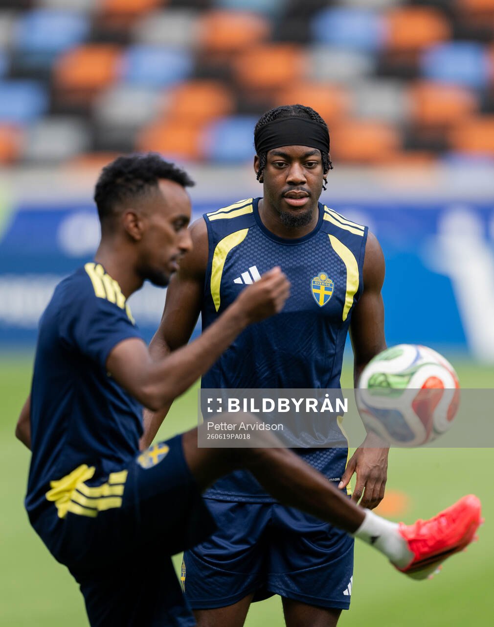 Taha Ali and Anthony Elanga of the Swedish national