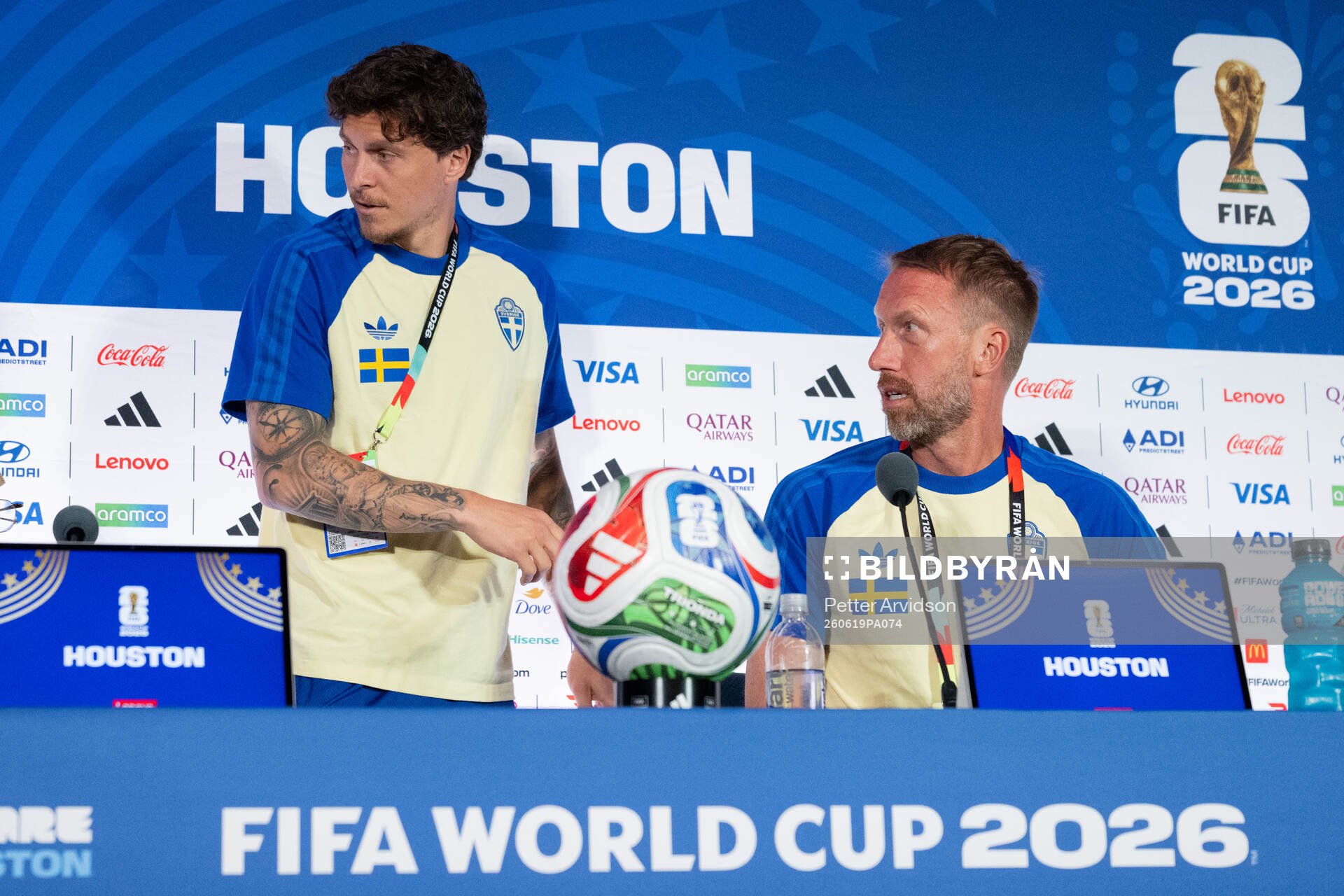 Victor Nilsson Lindelöf and head coach Graham Potter of