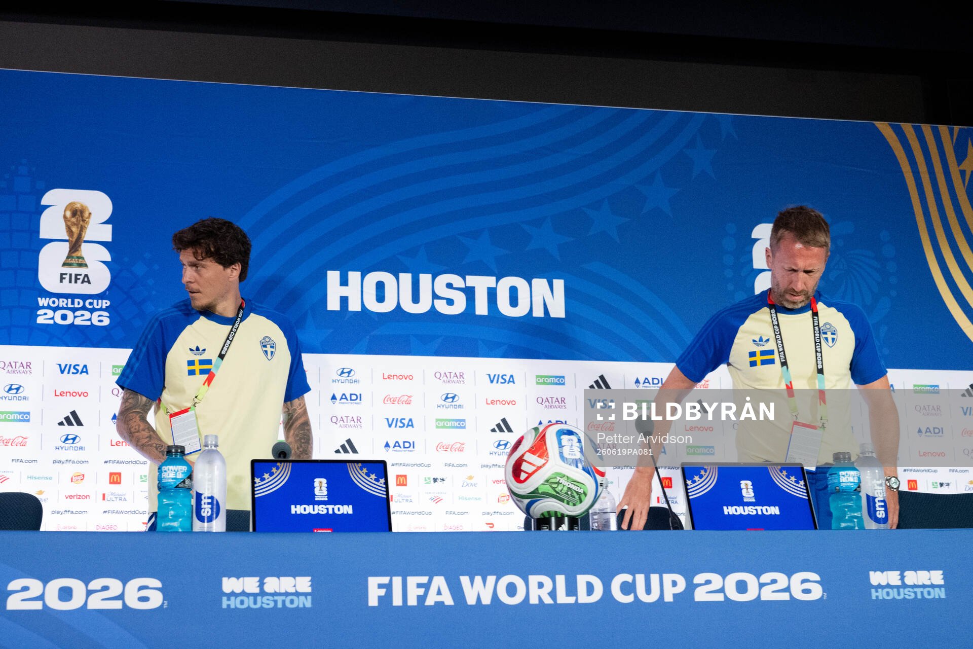 Victor Nilsson Lindelöf and head coach Graham Potter of
